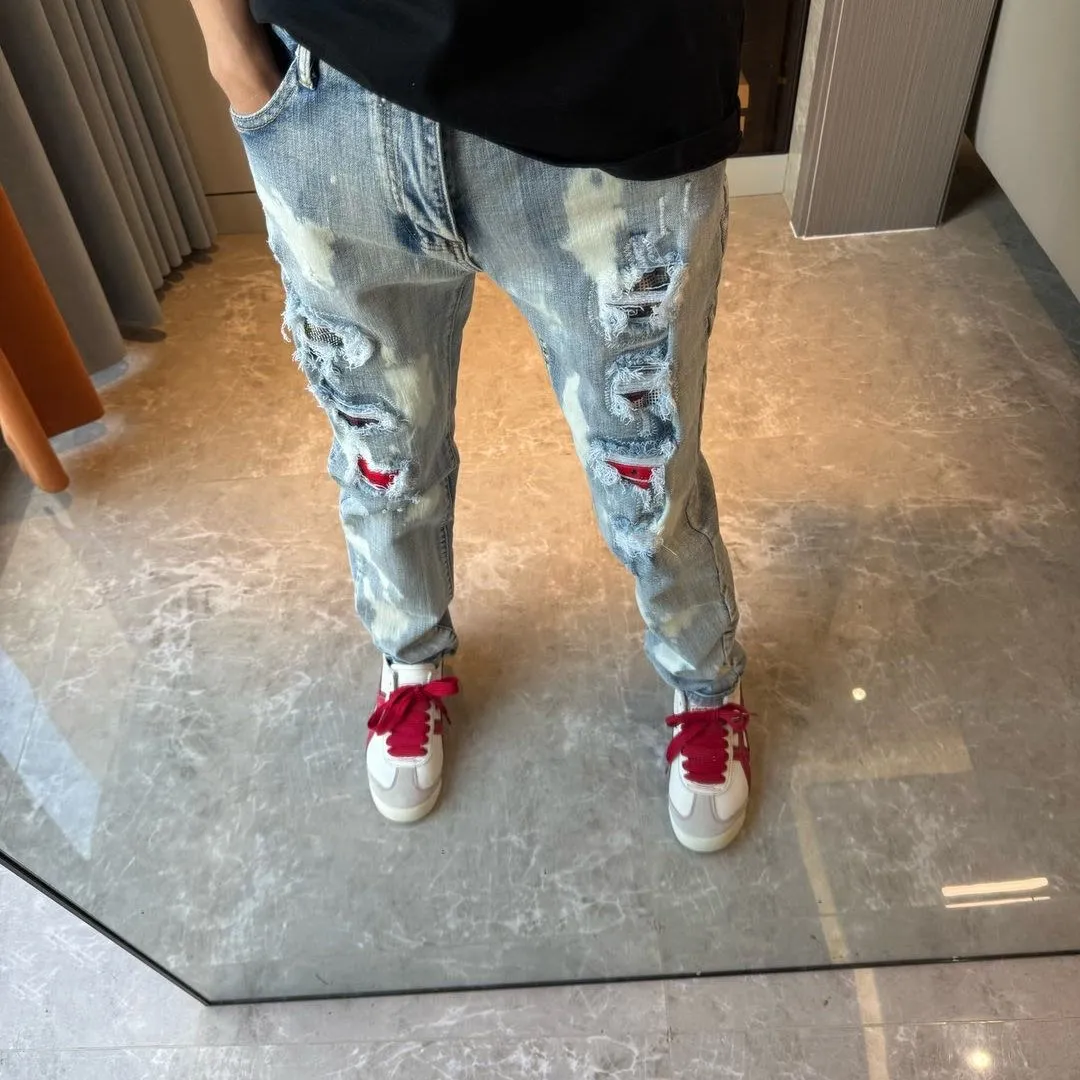 P166 Top replica AMIRI denim shorts AMIRI high street basic ripped tight stretch jeans trousers Amiriamiri is transliterated as Emil, which is the name of the founder. Mike Amiri, the founder of amiri, grew up in Los Angeles, USA. He was influenced by the local street culture Rock since he was a child, so he founded the amiri brand named after himself. A variety of trendy clothing meets the needs of different fashion players. Amiri clothing has novel and unique styles and is a well-known street brand in the United States. Many of its styles and styles are loved by many street photographers. Various clothing styles meet the needs of different people, show their unique temperament, and show the trend of dressing. amiri's jeans are relatively famous. Not only do they have many styles, but the quality of the jeans is also very good. Many celebrities have also worn amiri brand jeans. Fashionability.  Color; picture color Size: m l xl xxl