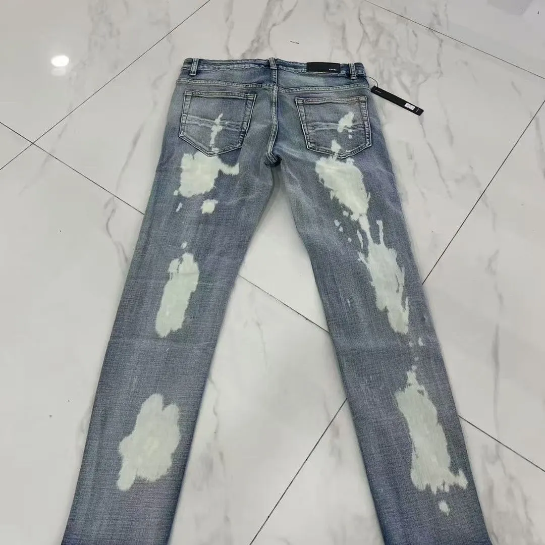 P166 Top replica AMIRI denim shorts AMIRI high street basic ripped tight stretch jeans trousers Amiriamiri is transliterated as Emil, which is the name of the founder. Mike Amiri, the founder of amiri, grew up in Los Angeles, USA. He was influenced by the local street culture Rock since he was a child, so he founded the amiri brand named after himself. A variety of trendy clothing meets the needs of different fashion players. Amiri clothing has novel and unique styles and is a well-known street brand in the United States. Many of its styles and styles are loved by many street photographers. Various clothing styles meet the needs of different people, show their unique temperament, and show the trend of dressing. amiri's jeans are relatively famous. Not only do they have many styles, but the quality of the jeans is also very good. Many celebrities have also worn amiri brand jeans. Fashionability.  Color; picture color Size: m l xl xxl