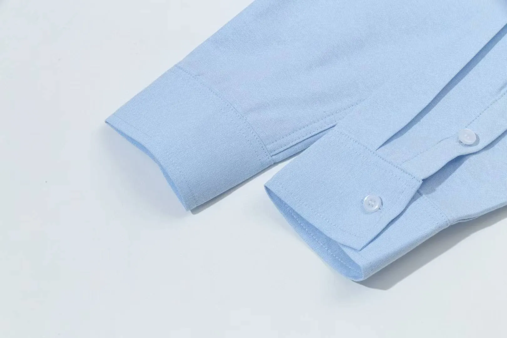 2219# AMI Paris 2025 Autumn and Winter Black classic small love embroidery on the chest Casual cotton solid color long-sleeved Oxford shirt Original custom-made 180g pure cotton fabric Regular version Same style for men and women Color: White Blue Size: S-XL