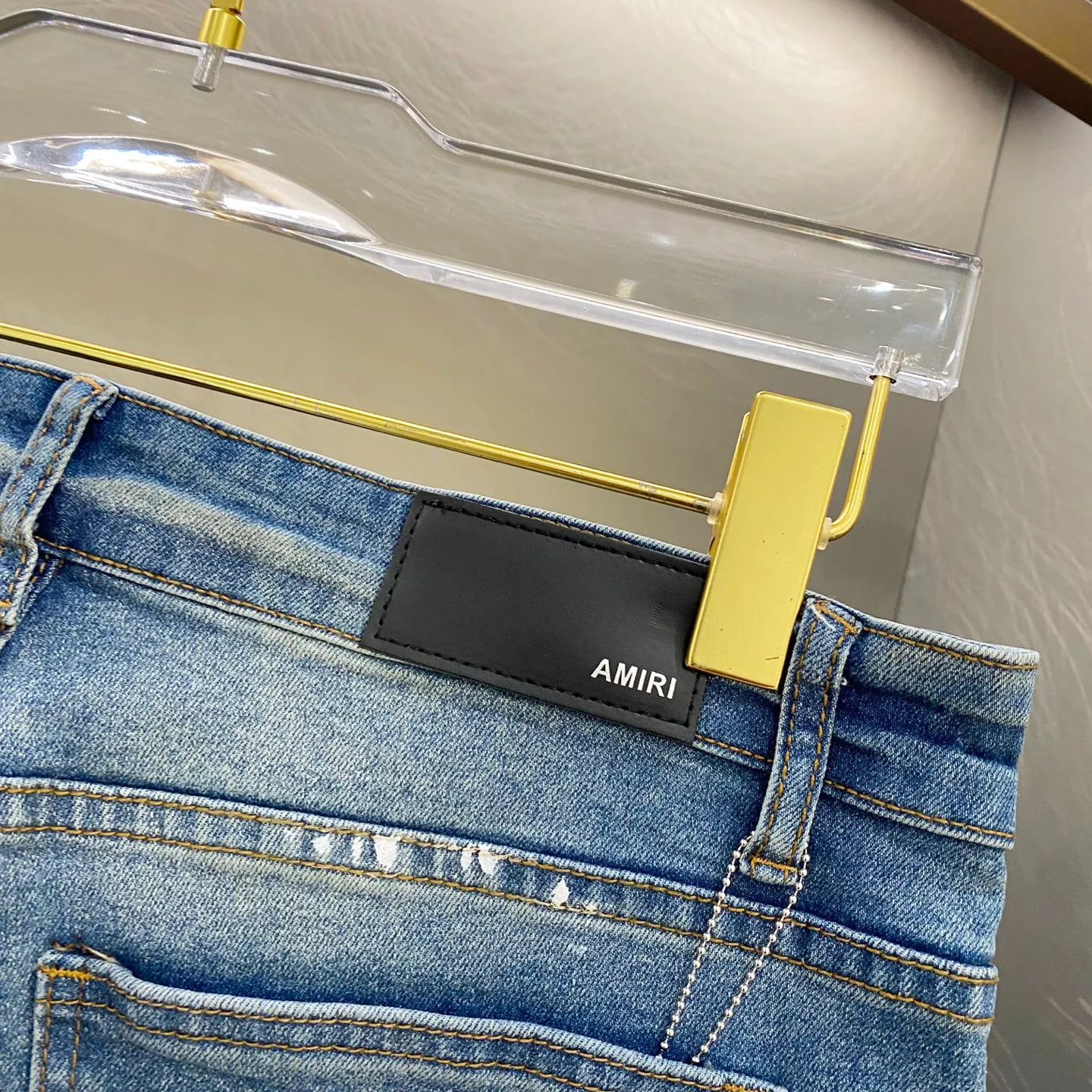 P240 Amiri ripped holes splashed with ink and hot diamonds MX1 leather denim patch jeans high street slim jeans distressed ripped holes high street slim trousers Size: 28-34 corresponding to S-XL