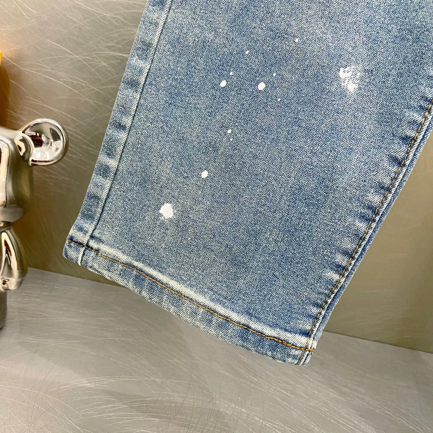 P240 Amiri ripped holes splashed with ink and hot diamonds MX1 leather denim patch jeans high street slim jeans distressed ripped holes high street slim trousers Size: 28-34 corresponding to S-XL