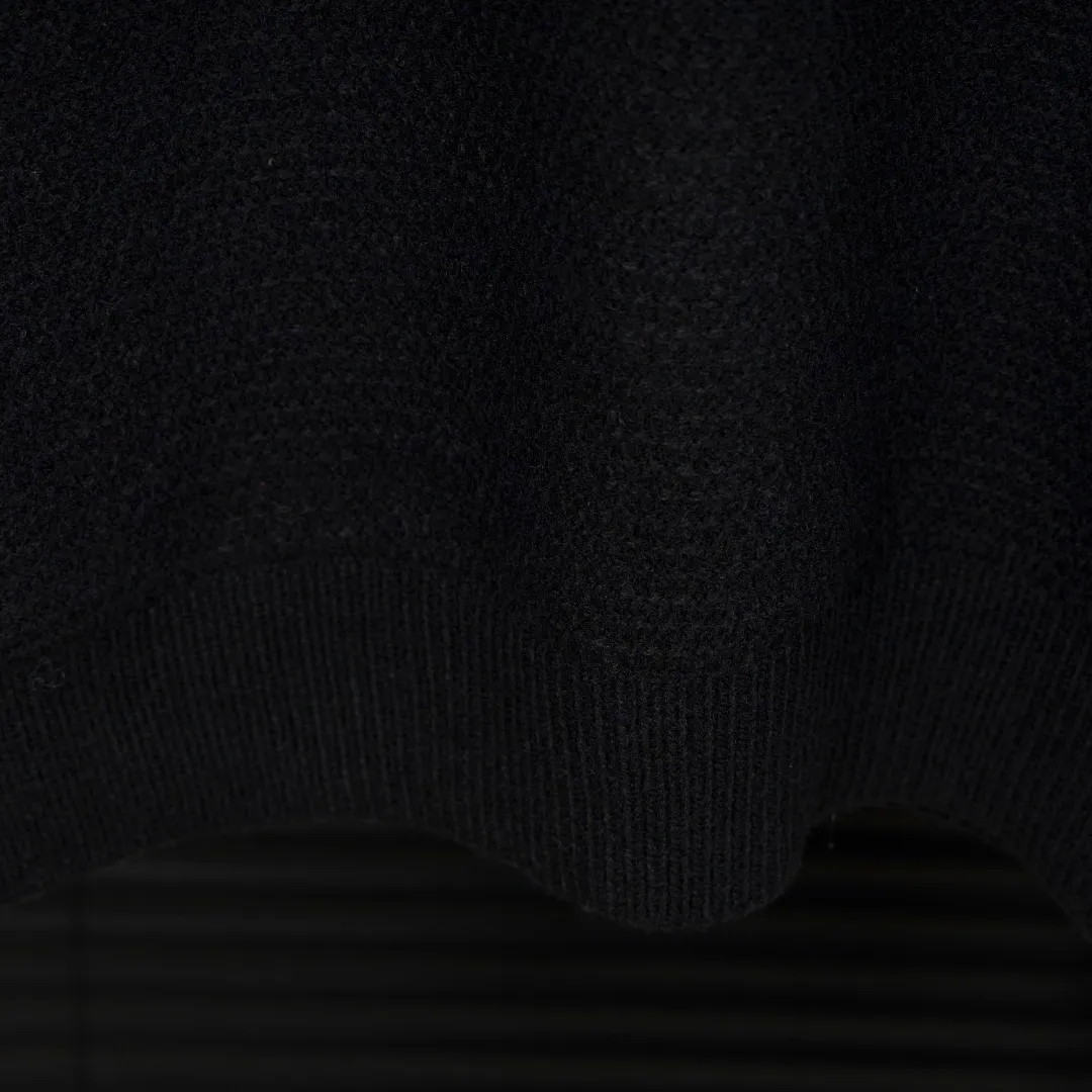 P300 Style: AMIRI smoke embroidered long-sleeved sweater Size: S-XXL Fabric: Wool blend Accessories: Full set of customized original accessories No gender distinction, same style for men and women