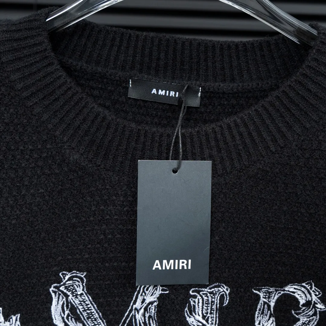 P300 Style: AMIRI smoke embroidered long-sleeved sweater Size: S-XXL Fabric: Wool blend Accessories: Full set of customized original accessories No gender distinction, same style for men and women
