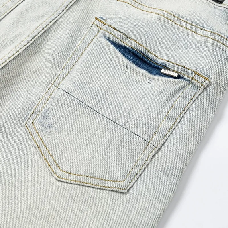 #N15 P246💰 (Top version) AMIRI hot high street jeans slim fit stretch washed knife cut trousers for men AMIRI amiri is transliterated as Emil, which is the name of the founder. Mike Amiri, the founder of amiri, grew up in Los Angeles, USA. He was influenced by local street culture and Punk Rock since he was a child, so he founded the amiri brand named after himself. A variety of trendy clothing meets the needs of different trendy players. Amiri clothing has novel and unique styles and is a well-known street brand in the United States. The styles and styles of many clothes are loved by many street photographers. The various clothing styles meet the dressing needs of different people, show their unique temperament, and show the trend of dressing. amiri's jeans are relatively famous. Not only do they have many styles, but the quality of the jeans is also very good. Many celebrities have also worn amiri brand jeans. Color: Picture color Size: 28, 30, 32, 34, 36 28 30 32 34 36 Waist 71 76 81 86 91 Qianlang 26.5 27.5 28.5 29.5 30.5 Hou Lang 37 38 39 40 41 Foot 14 14.8 15.6 16.4 17.2 Foreign Minister 100 102 104 106 107