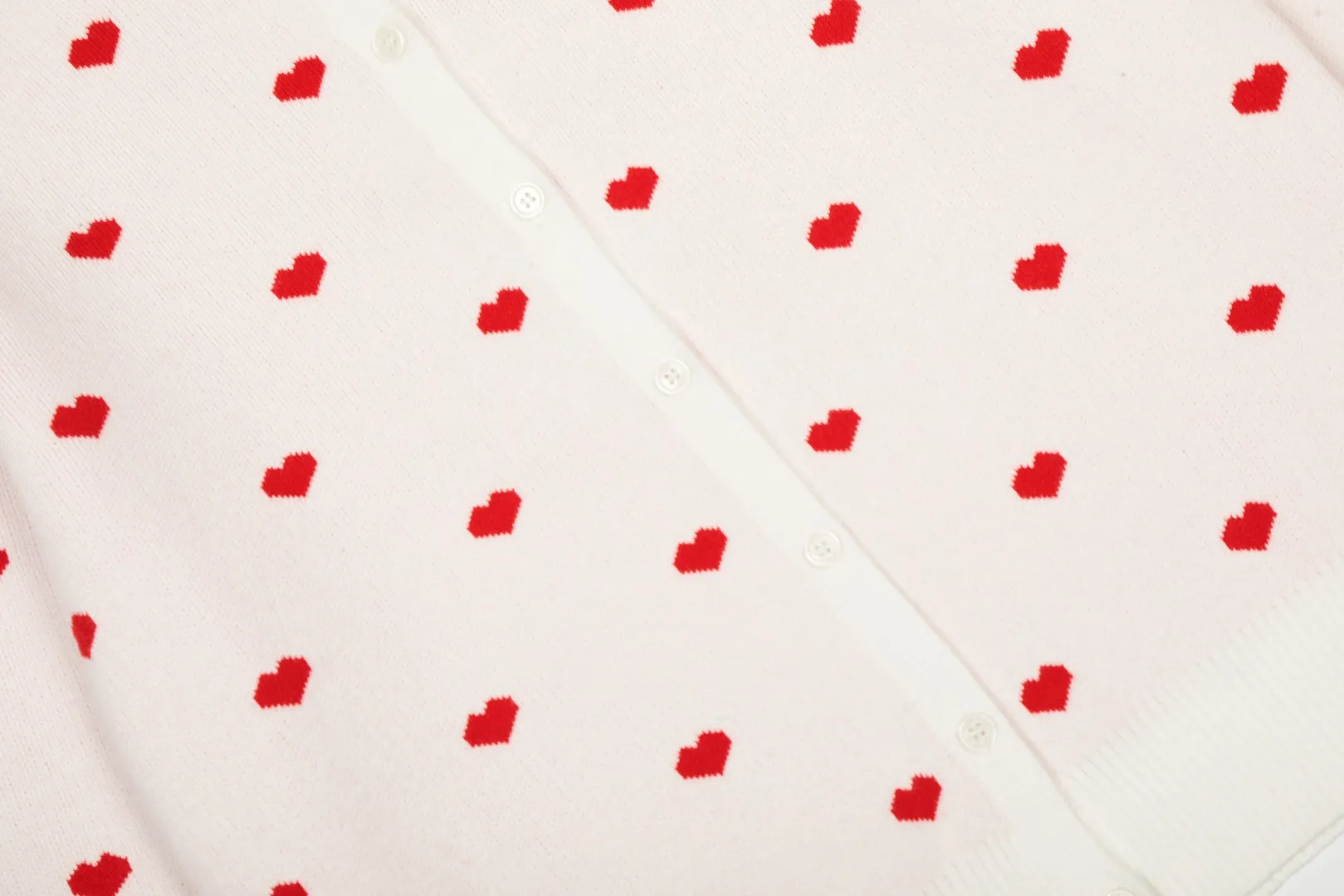 Ami/Ami's new jacquard love-printed goddess style must-have autumn and winter knitted cardigan small jacket Size: S-XL Color: White red heart Black red heart Red white heart Milky apricot purple heart Navy blue white heart Pink red heart