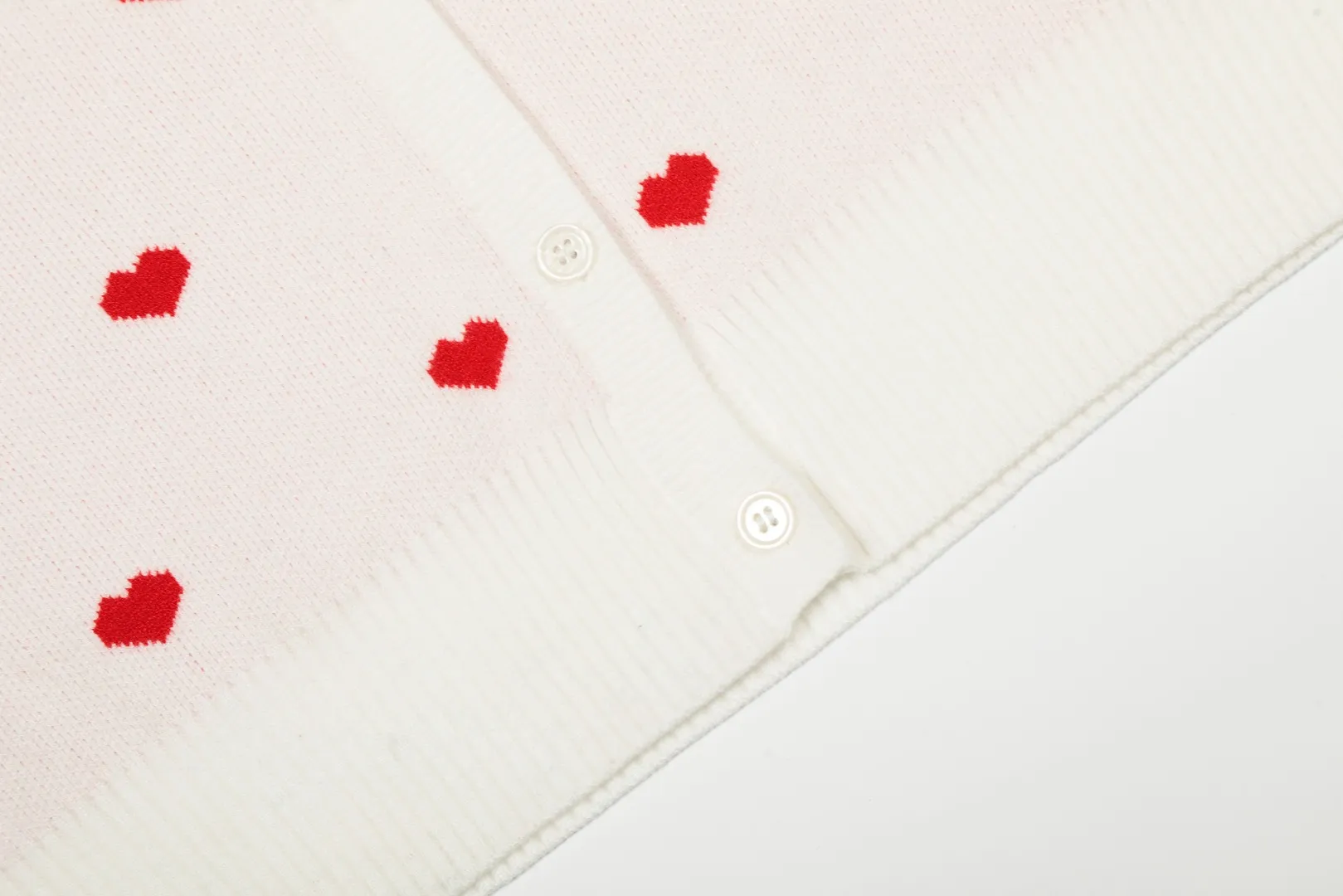 Ami/Ami's new jacquard love-printed goddess style must-have autumn and winter knitted cardigan small jacket Size: S-XL Color: White red heart Black red heart Red white heart Milky apricot purple heart Navy blue white heart Pink red heart
