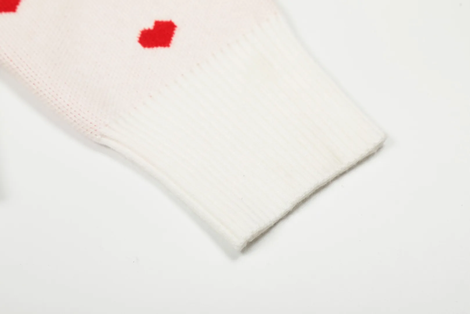 Ami/Ami's new jacquard love-printed goddess style must-have autumn and winter knitted cardigan small jacket Size: S-XL Color: White red heart Black red heart Red white heart Milky apricot purple heart Navy blue white heart Pink red heart
