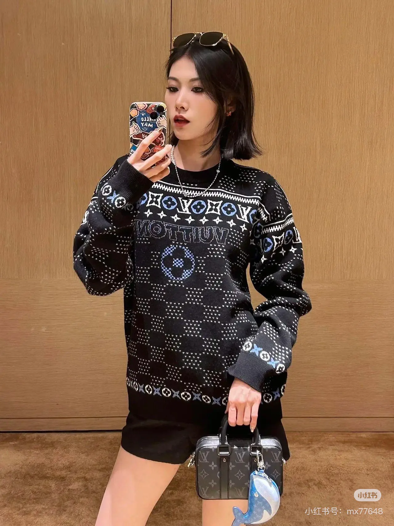 Upper Body Effects Size Chart LV Jacquard Sheep Wool Pullover Sweater This pullover is made from responsibly sourced sheep wool. It outlines the classic pattern and brand logo jacquard texture on the deep background, and then reinvents the Fair Isle sweater with a soft dropped shoulder design. Wear it over a ski jacket or light up the campfire.  Standard fit All-over LV Fair Isle jacquard with Damier and Monogram details Vuitton logo jacquard in the center