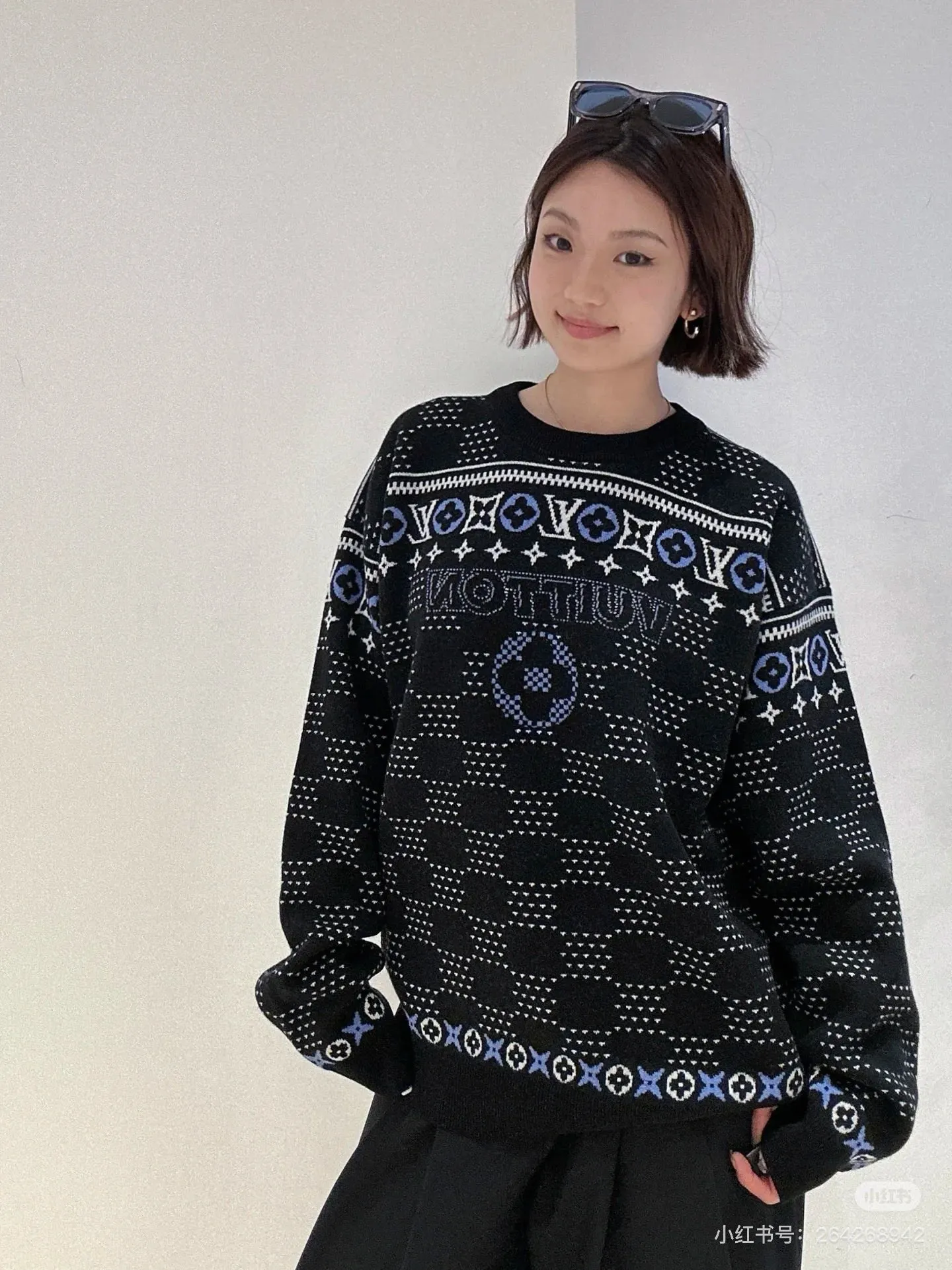 Upper Body Effects Size Chart LV Jacquard Sheep Wool Pullover Sweater This pullover is made from responsibly sourced sheep wool. It outlines the classic pattern and brand logo jacquard texture on the deep background, and then reinvents the Fair Isle sweater with a soft dropped shoulder design. Wear it over a ski jacket or light up the campfire.  Standard fit All-over LV Fair Isle jacquard with Damier and Monogram details Vuitton logo jacquard in the center