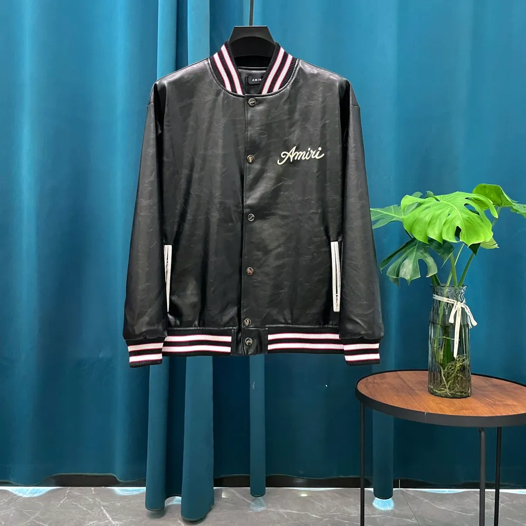 P420 AMI➡️Catway style baseball jacket. I ordered the original model and took a month to finally ship it. I love it so much. The upper body is really cool. A Douyin blogger said that this year's new jacket will become a future trend. If you look through street photos, you will find that celebrities regard it as a collectible jacket, a must-have item for men and women who want light luxury for commuting. Developing the highest version on the entire network, it took 1 month to customize and the cost was extremely high. The German imported flat-machine made custom-woven wool jacquard threads, using the first layer of imported lambskin. The pleated texture is unparalleled. It is hand-cut and meticulously crafted. The stitching position is very technical. Whether the whole garment is good or not depends on this position. Top-notch workmanship and details can stand the test. A full set of customized accessories, the letters are clear and perfectly restored without any difference. High-end atmosphere and full grade! The entire dress is exclusively customized with heavy craftsmanship. The towel patch embroidery is perfectly combined with craft embroidery and precise stitching! Absolute craftsmanship quality! Size: M L XL XXL