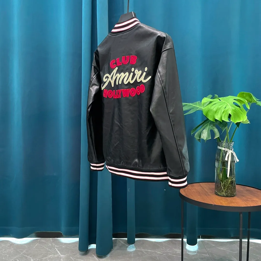 P420 AMI➡️Catway style baseball jacket. I ordered the original model and took a month to finally ship it. I love it so much. The upper body is really cool. A Douyin blogger said that this year's new jacket will become a future trend. If you look through street photos, you will find that celebrities regard it as a collectible jacket, a must-have item for men and women who want light luxury for commuting. Developing the highest version on the entire network, it took 1 month to customize and the cost was extremely high. The German imported flat-machine made custom-woven wool jacquard threads, using the first layer of imported lambskin. The pleated texture is unparalleled. It is hand-cut and meticulously crafted. The stitching position is very technical. Whether the whole garment is good or not depends on this position. Top-notch workmanship and details can stand the test. A full set of customized accessories, the letters are clear and perfectly restored without any difference. High-end atmosphere and full grade! The entire dress is exclusively customized with heavy craftsmanship. The towel patch embroidery is perfectly combined with craft embroidery and precise stitching! Absolute craftsmanship quality! Size: M L XL XXL