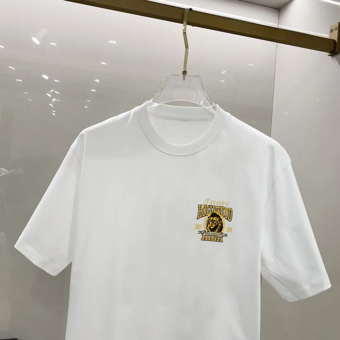 P150 AMIRI# 2025 spring and summer new style debut counter, the latest short-sleeved round neck T-shirt, high-end custom design, avant-garde and fashionable! The brand logo is designed with heavy craftsmanship. High-end customized 250g Xinjiang long-staple cotton fabric. Soft to the touch. Comfortable to wear. Exquisite stitching at the counter level. Fine workmanship. The upper body effect is incomparably handsome! A must-have item for a stylish man! Color: black. White! Size: S M L