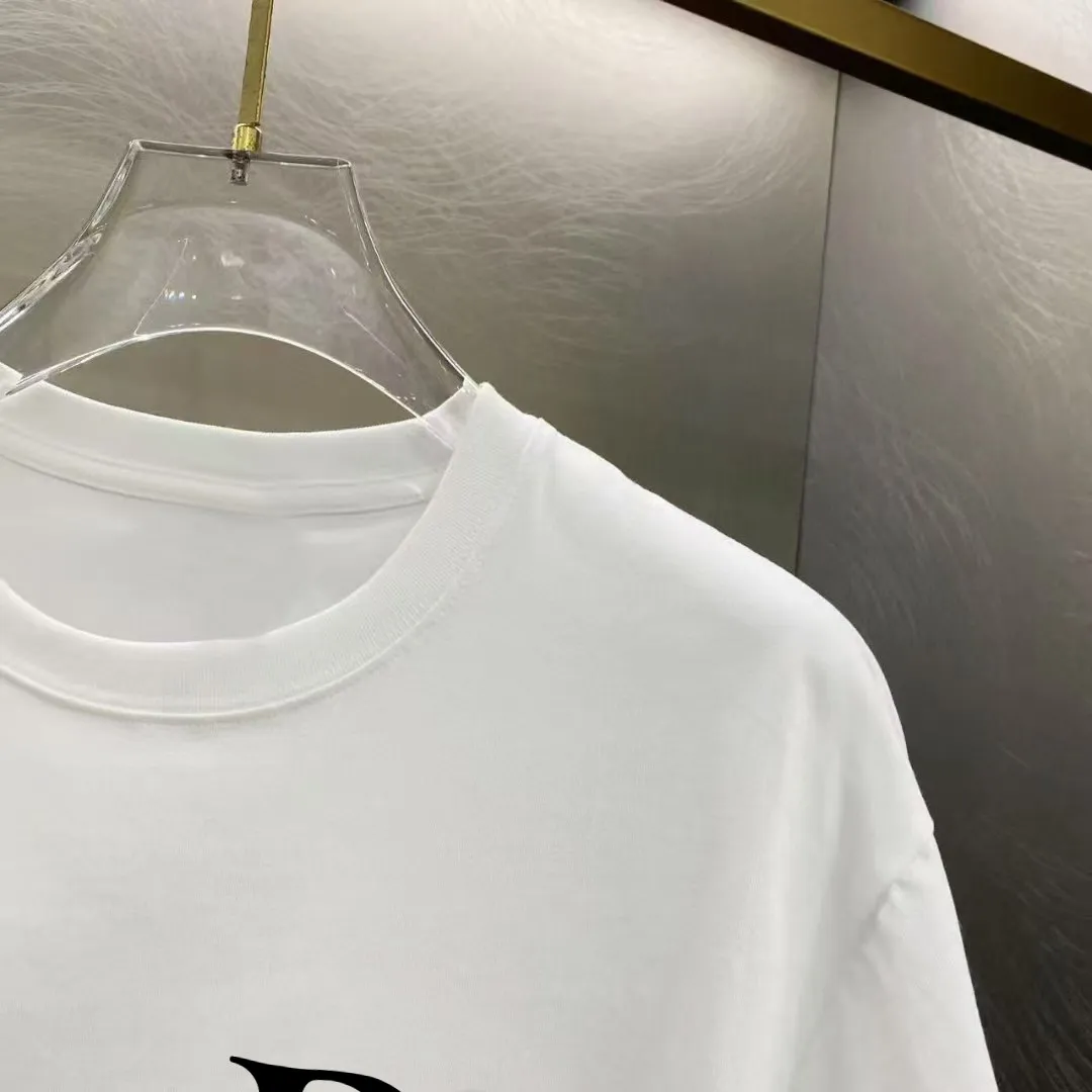 P140 AMIRI 2025 early spring new style debut counter latest short-sleeved round neck T-shirt, high-end custom design, avant-garde and fashionable! High-end customized high-count long-staple cotton fabric. Comfortable to wear. Exquisite counter-level stitching. Fine workmanship. The upper body effect is incomparably handsome! A must-have item for a stylish man! Size: S M L