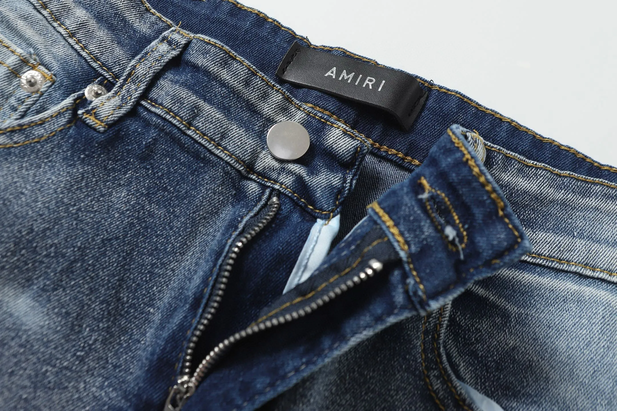 P270 AMIRI patch embroidery jeans trousers AMIRI high street basic ripped jeans trousers Color: Picture color Code number: 28-36