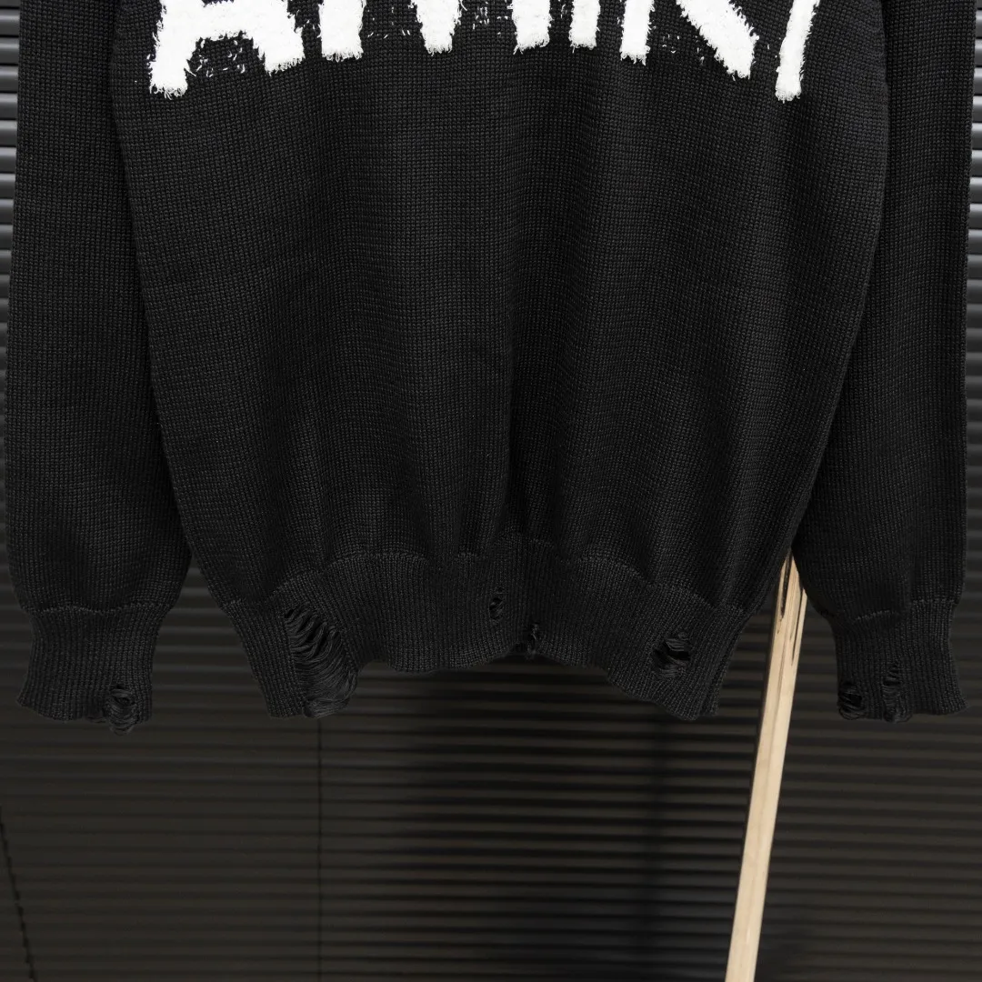 P290 Style: AMIRI distressed knitted long-sleeved sweater Size: S-XXL Fabric: Wool blend Accessories: Full set of customized original accessories No gender distinction, same style for men and women