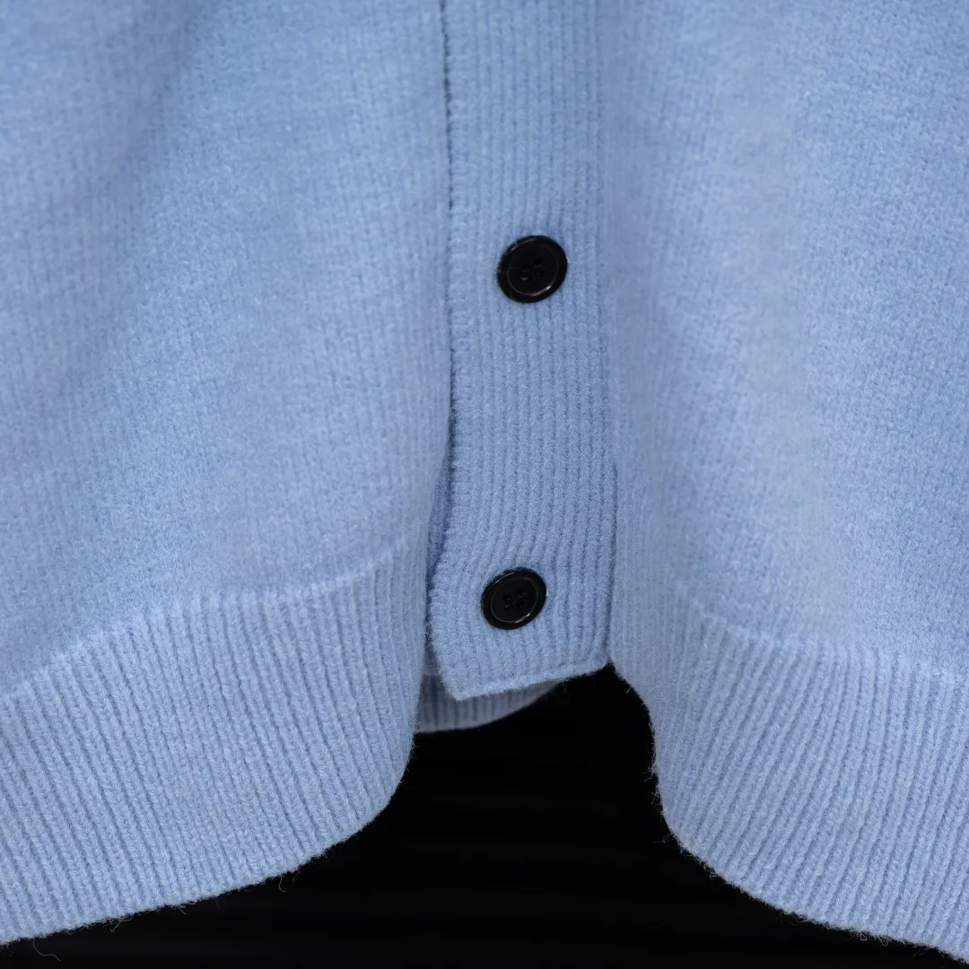 P360 Style: AMIRI Emile bone splicing long-sleeved knitted cardigan jacket Size: S-XXL Fabric: Wool blend Accessories: Full set of customized original accessories No gender distinction, same style for men and women