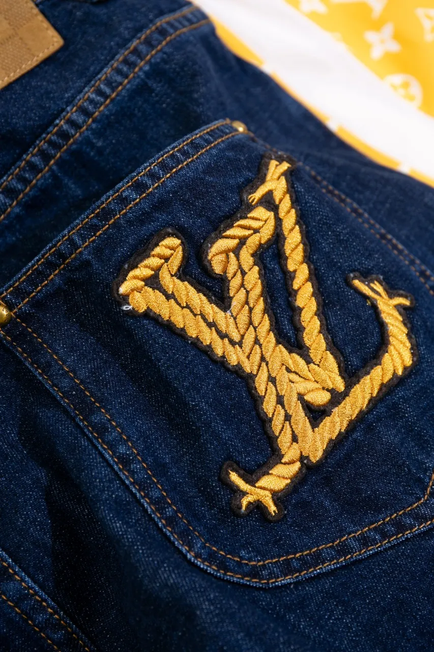 Size chart More details LV 2024 FW new autumn and winter style Cotton denim blue casual shorts Classic fit Damier nubuck label decoration at the back waist LV Ropes embroidered rope effect With brand patch logo Metal lettering studs and buttons