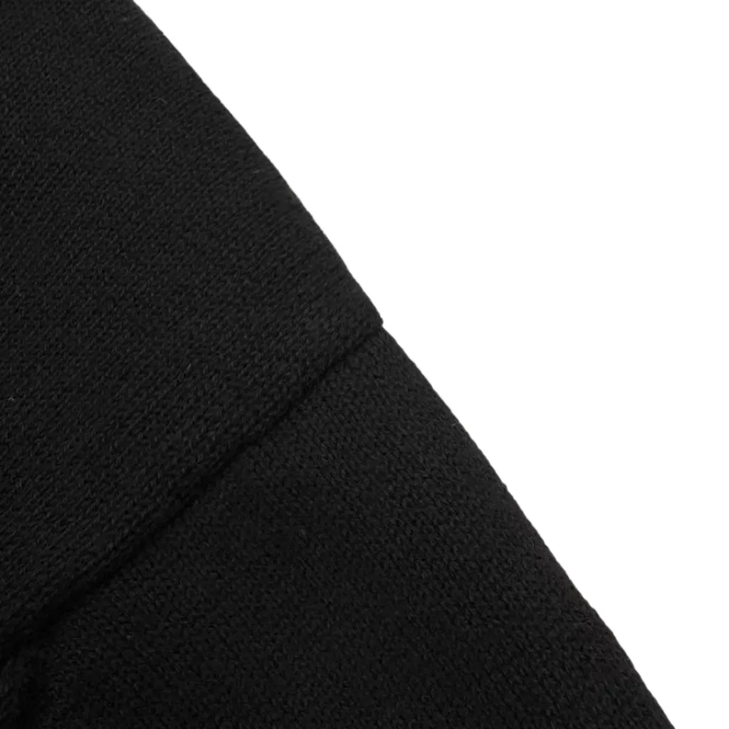 🅿️420 Ami red love embroidered knitted cardigan (black). The original purchase was 3,500 and developed. The fabric is made of custom-woven luxurious and ultra-fine merino wool. It is soft and delicate, comfortable and close to the skin. It is mainly made of deep black. A bright red heart jumps out on the chest, adding a touch of agility and playfulness. The brand is highly recognizable. The arrangement of buttons and the symmetrical beauty of the pattern create a sense of vertical extension visually. It makes the wearer's posture more straight and slender. It is the ultimate simplification of color. It also conveys the love and persistence of life. Meet the king of extreme simplicity and the well-deserved king of all-match, using imported machine embroidery technology. Using advanced computer control system and precision mechanical parts to realize Ami love embroidery work with high precision. The lines are smooth and delicate. The garments are washed with soft and deodorizing technology. Professional washing equipment and specific detergents are used to deep clean and deodorize the clothes. Improves the feel and appearance of clothing. Size:S-M-L-XL