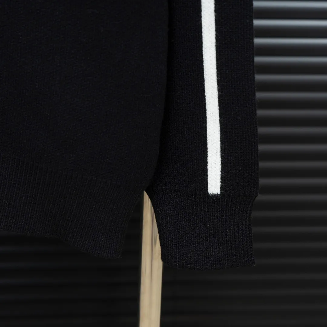 P300 Style: AMIRI one-piece arm jacquard knitted long-sleeved sweater Size: S-XXL Fabric: Wool blend Accessories: Full set of customized original accessories No gender distinction, same style for men and women