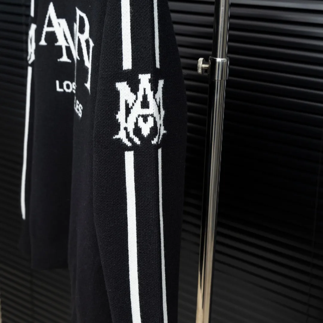 P300 Style: AMIRI one-piece arm jacquard knitted long-sleeved sweater Size: S-XXL Fabric: Wool blend Accessories: Full set of customized original accessories No gender distinction, same style for men and women