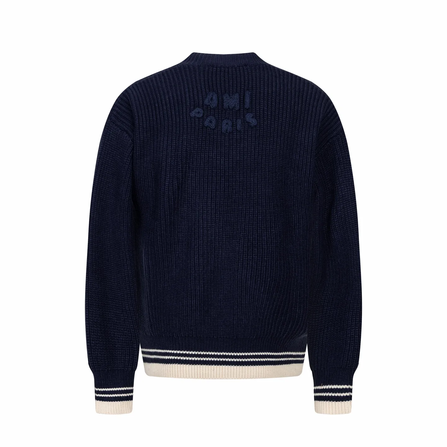 🅿️560 Ami knitted love stripe contrasting V-neck sweater (navy blue). The original version was purchased for 2,299 and developed. The fabric is made of alpaca wool to maintain a stable shape. The stitching is even and firm, and the details are meticulously handled, reflecting the brand's strict control over quality. The overall design is simple and elegant, suitable for various occasions. Whether it is business or leisure, it can show an elegant and decent style. The overall wiring is straight and delicate, the fabric is comfortable and soft, and the color is consistent without color difference. It can be matched with the same style to create a fashionable look, and can be used in various occasions. Customized accessories, complete with three standards, the same style for men and women. Size:S-M-L-XL