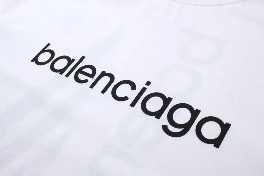 Top tested version BALENCIAGA/balenciaga 2024 SS large LOGO printed ski series short-sleeved T-shirt ✅No.1 quality in this market, real ceiling quality ✅All original development pay attention to detail pictures to avoid mixed distribution of stolen pictures by merchants ✅Correct 260g custom-woven and dyed double yarn pure cotton fabric, custom-dyed threads without color difference ✅Correct imported material printing, Conley machine white ink direct injection process, letters are clear and three-dimensional, firm and do not fall off ✅Overweight process, consistent with the original version Differentiating market currency, here is an explanation of why mine is a little more expensive than others, 1. It seems to be simple printing or embroidery, but it is not simple at all. 10000% imported machine restoration is not just a lip service. You are welcome to compare with peers. 2. Each model is produced by the company. The details of the workmanship and fabrics are consistent with the original ones. There is no color difference between the ones at the counters. Re-engraving is not scary. Whoever is fake is embarrassed. It’s not shameful to make a replica, it’s shameful if you can’t buy the correct version if you make a replica. 3. Note that the threaded collars are all original collars of certain countries and regions, with high wrapping. The width of the neckline and cabinets are accurate to the millimeter. Thick necklines are not easy to deform. The collars of high-end products are all restored cabinets. They are different from the big collars in the world. Ordinary garbage short-sleeves are printed with a print. The clavicle of the upper body is exposed. Please be patient. Customers who have bought genuine products or have seen genuine products will come back to place orders again. This is quality. This is quality. 4. Different styles of washed wheat main wheat, including imported wheat, have different colors and codes. Really restore the counter. As we all know, Balenciaga has different English or different colors on the collar labels of each quarter. This distinguishes the fast food products with the same common main wheat washed wheat. 5. Pay attention to the workmanship. The stitching at the neckline has no folds, smooth and natural without overlapping lines, and truly restores this. This is something that many people cannot do. 6. The fabric is made of 260g Paris-specific double yarn. No one can make better fabrics than my family. There's really no way to compare it with the ordinary version on the market. Respect it. It's genuine and costs thousands of dollars anyway. Don't buy street stalls. Quality 7. The workmanship is fully restored. The packaging is fully restored. The cost is huge. 8. I guarantee here that this is the highest quality you can find. Color: Black Size: XS--L P:260