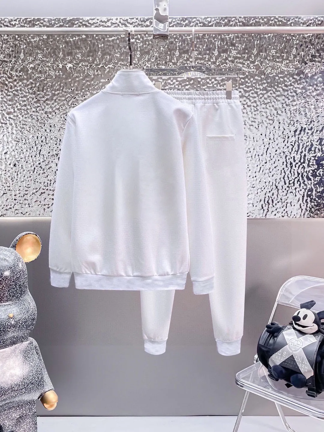 🅿️420 [BALENCIAGA] (Gospel for Fatty) hot-selling suit is coming. Focus on the original version of the official website. 2025 new hot-selling cardigan and sweatshirt suit. The original order is hard to buy🇭🇰. It is the meticulous work of top designers. It has a fitting and perfect upper body effect. All-natural high-quality Roman cotton 100%, close-fitting comfort, noble and elegant! Original hardware embodies elegance and nobility! Counter size: M-5XL (maximum wear up to 220 pounds)
