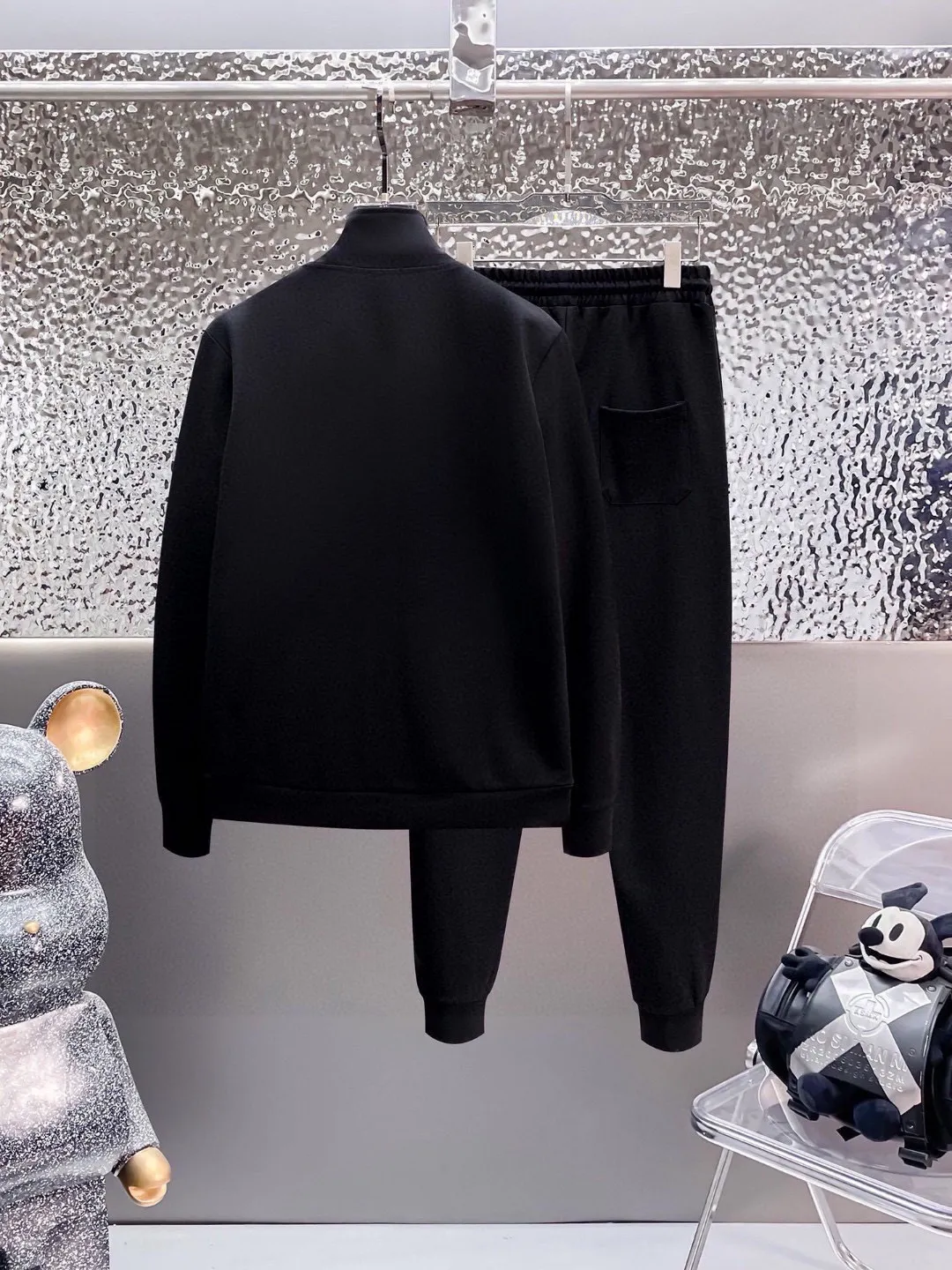 🅿️420 [BALENCIAGA] (Gospel for Fatty) hot-selling suit is coming. Focus on the original version of the official website. 2025 new hot-selling cardigan and sweatshirt suit. The original order is hard to buy🇭🇰. It is the meticulous work of top designers. It has a fitting and perfect upper body effect. All-natural high-quality Roman cotton 100%, close-fitting comfort, noble and elegant! Original hardware embodies elegance and nobility! Counter size: M-5XL (maximum wear up to 220 pounds)