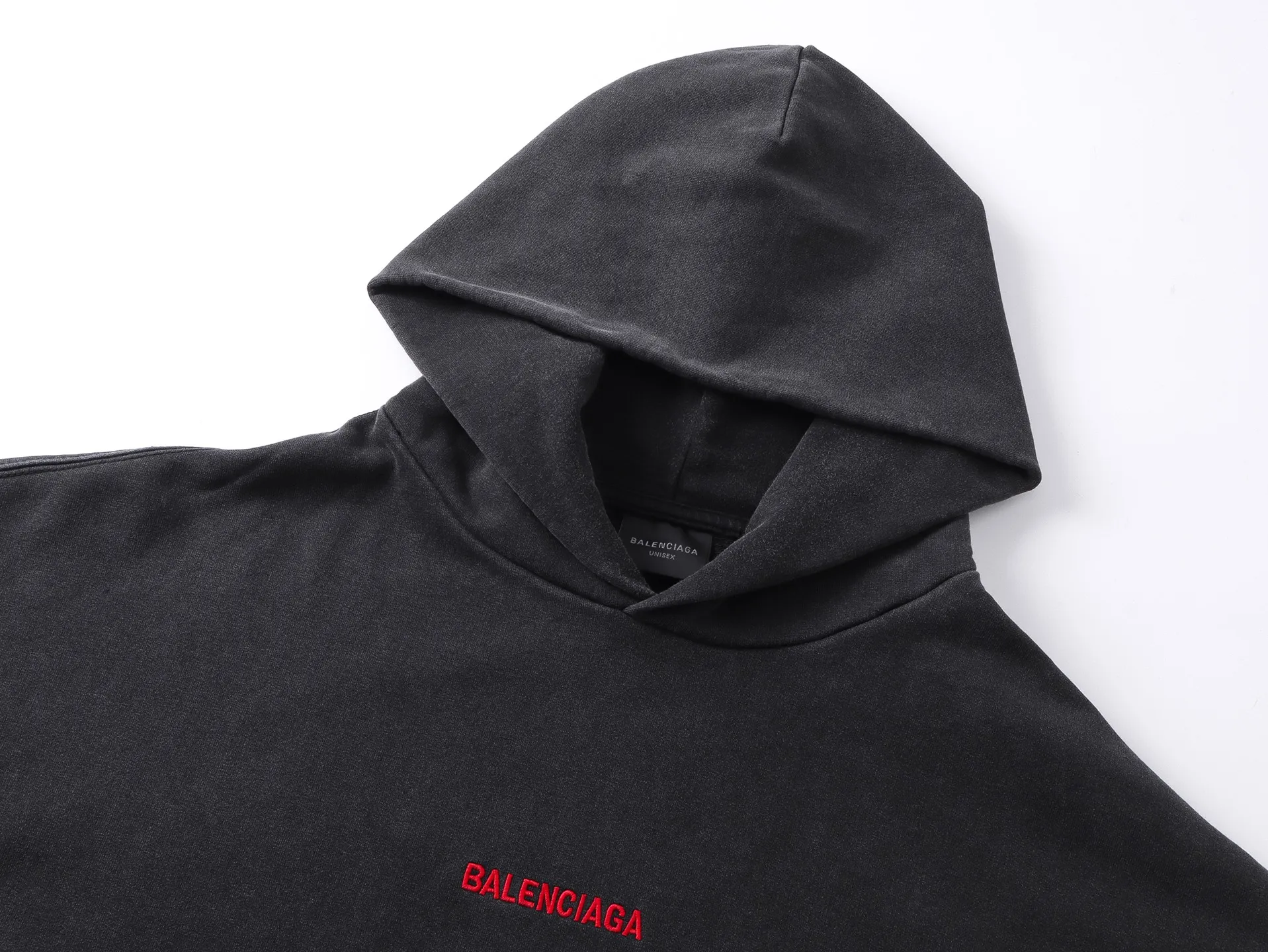 🅿️330 real photos [Top version. Official website quality] BALENCI*GA/25 new model. The latest SS25 style hooded sweatshirt with Paris LOGO embroidery on the front and back. Research and development at the first time, different market currencies. Comparisons welcome. The fabric is made of Paris ZP custom-woven and dyed cotton sweatshirt. Weighing 460 grams, the cloth surface is clean. The cloth pattern is clear, soft and comfortable. The threads are dyed with no color difference. The embroidery is done with embroidery machines imported from Tajima, and the garments are washed and aged. Jubie market currency. Welcome to compare. The version adopts OS loose shoulder design. Same style for men and women. Code: BL259969 Color: washed black Size: XS S M L