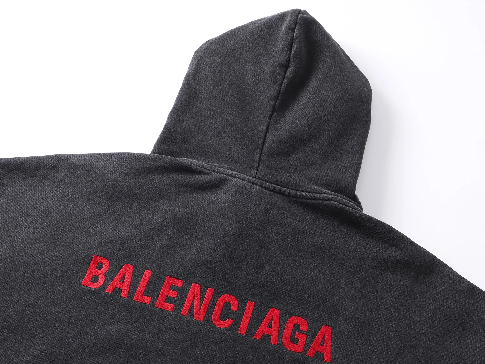 🅿️330 real photos [Top version. Official website quality] BALENCI*GA/25 new model. The latest SS25 style hooded sweatshirt with Paris LOGO embroidery on the front and back. Research and development at the first time, different market currencies. Comparisons welcome. The fabric is made of Paris ZP custom-woven and dyed cotton sweatshirt. Weighing 460 grams, the cloth surface is clean. The cloth pattern is clear, soft and comfortable. The threads are dyed with no color difference. The embroidery is done with embroidery machines imported from Tajima, and the garments are washed and aged. Jubie market currency. Welcome to compare. The version adopts OS loose shoulder design. Same style for men and women. Code: BL259969 Color: washed black Size: XS S M L