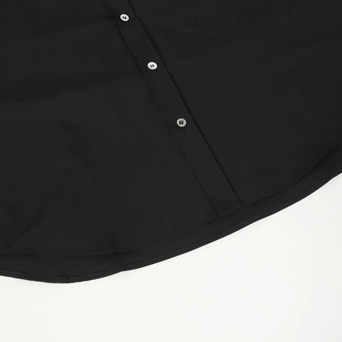 🅿️306 BALENCIAGA BLCG NANO BB embroidered long-sleeved shirt. Customized plain cotton fabric, imported machine embroidery technology, using side-turn buried stitching process to provide high-quality stitching effect, smooth and neat, neat and tidy. The fabrics have been sand washed for better hand feel and texture, not easy to deform, not easy to shrink, not easy to fade, customized accessories, loose version Color: black/white Size: 36 38 40 42