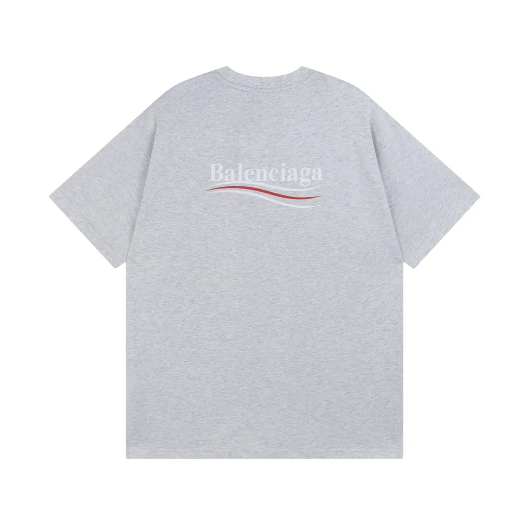 🅿️166 Detailed picture [Top version. Official website quality] BALENCI*GA/Paris #Classic, Coke printed short-sleeved T-shirt# The fabric is made of Paris ZP custom-woven and dyed cotton double yarn. Weighing 260 grams, the cloth surface is clean. The cloth pattern is clear, soft and comfortable. The threads are dyed with no color difference. The classic pattern printing uses environmentally friendly imported glue and precision stencil. The letters are clear. No burrs. The three-dimensional effect is strong. All colors are synchronized with the brick cabinets, custom woven and dyed, and will not fade. Different market currencies. The version adopts OS loose shoulder style. Same style for men and women. Code: BL223029 Color: White. Black. Yellow. Red. Gray. Gray blue. Blue. Army green and navy. Size: XS to L
