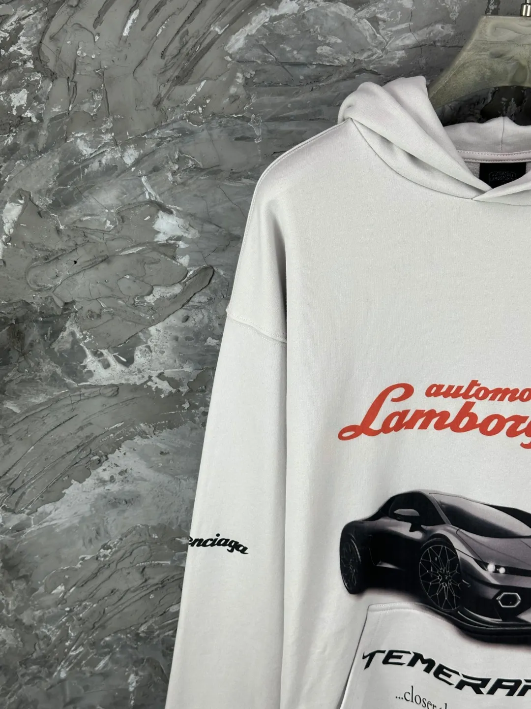 🅿️430 - BALENCI*GA Paris co-branded Lamborghini hooded zipper sweatshirt. The front and rear embroidery printing is done by computer direct printing. Customized matching hardware. The letters are clear. The effect is three-dimensional. Exclusively matched to the pattern, woven and dyed 460g fabric. Threads are dyed in the same cylinder with zero color difference. Brick cabinet synchronization. Welcome to compare. Same style for men and women -Color: black white -SIZE: Xs S M L Style number 8985#