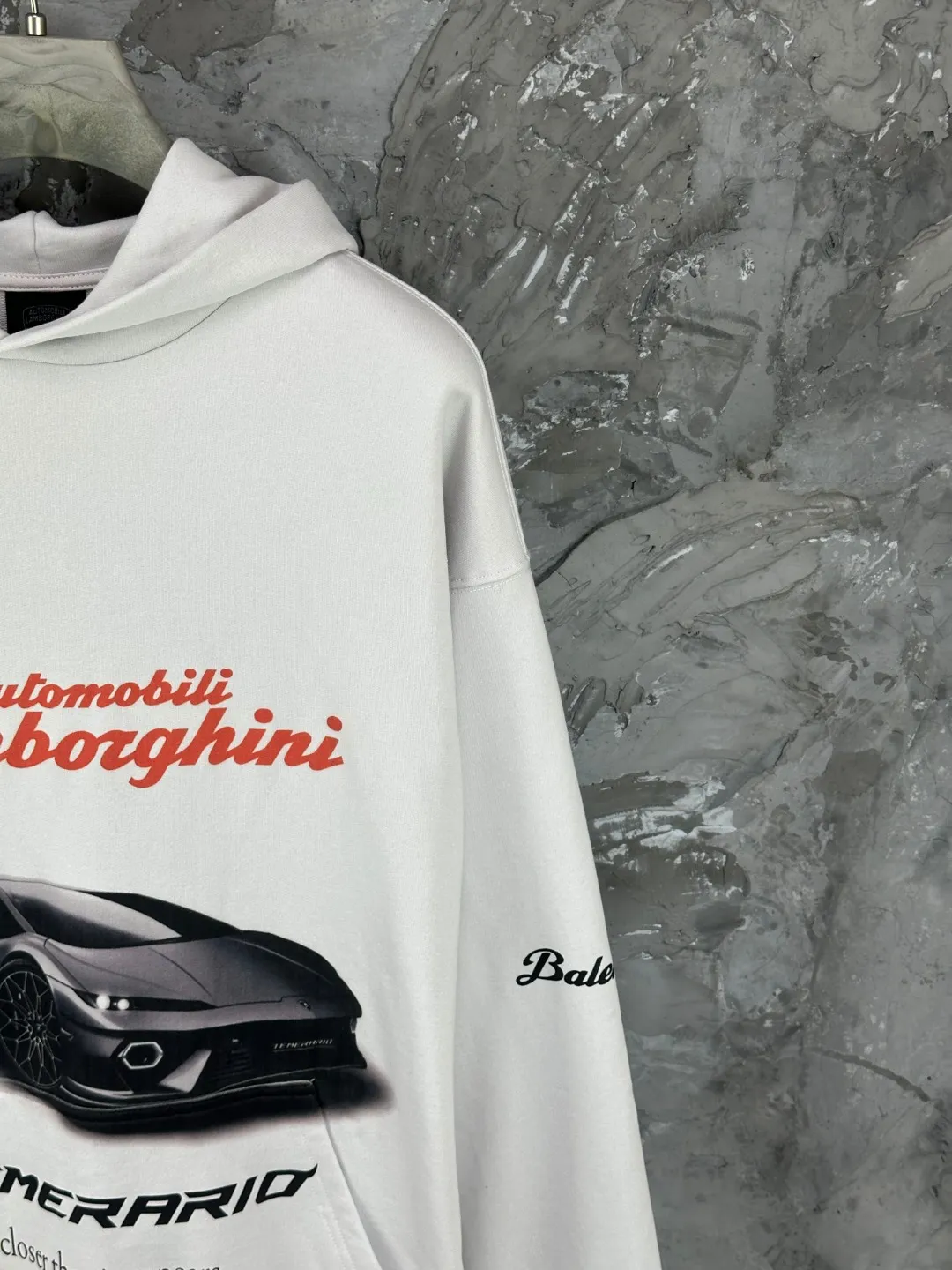 🅿️430 - BALENCI*GA Paris co-branded Lamborghini hooded zipper sweatshirt. The front and rear embroidery printing is done by computer direct printing. Customized matching hardware. The letters are clear. The effect is three-dimensional. Exclusively matched to the pattern, woven and dyed 460g fabric. Threads are dyed in the same cylinder with zero color difference. Brick cabinet synchronization. Welcome to compare. Same style for men and women -Color: black white -SIZE: Xs S M L Style number 8985#
