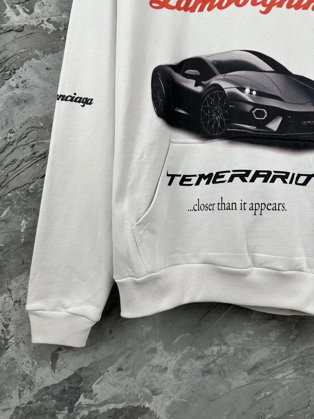 🅿️430 - BALENCI*GA Paris co-branded Lamborghini hooded zipper sweatshirt. The front and rear embroidery printing is done by computer direct printing. Customized matching hardware. The letters are clear. The effect is three-dimensional. Exclusively matched to the pattern, woven and dyed 460g fabric. Threads are dyed in the same cylinder with zero color difference. Brick cabinet synchronization. Welcome to compare. Same style for men and women -Color: black white -SIZE: Xs S M L Style number 8985#