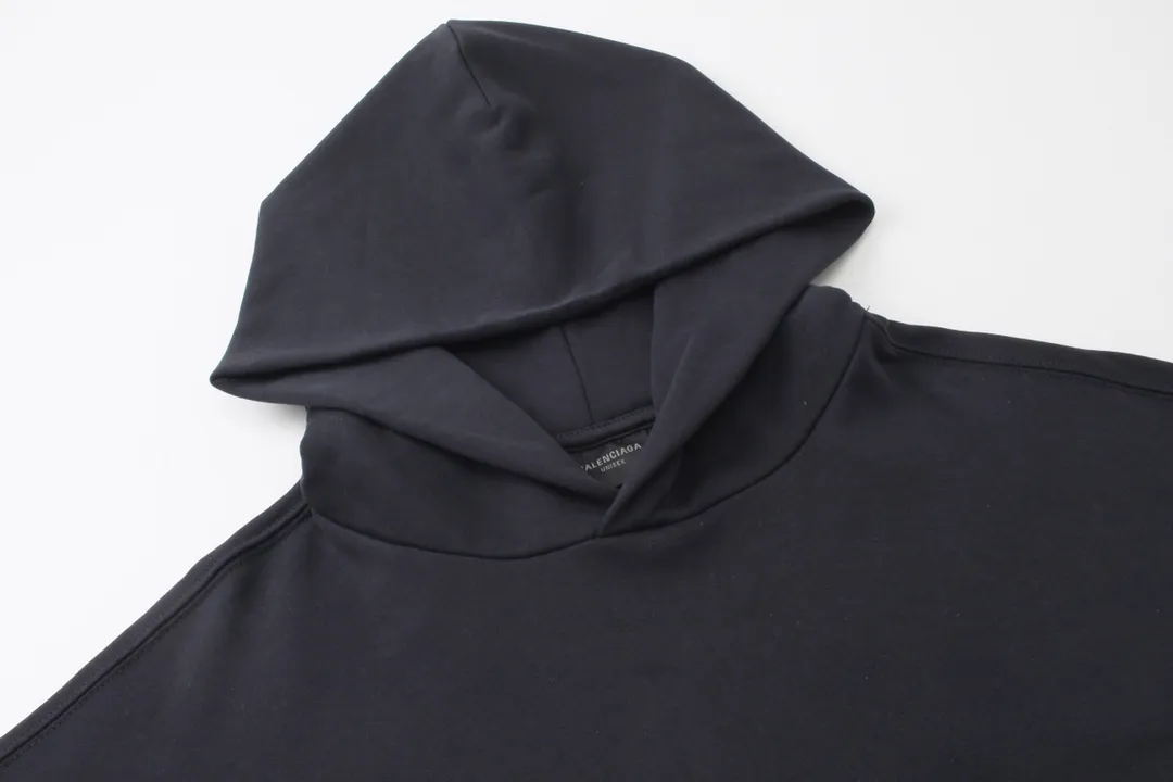 🅿️316 Detailed pictures [Top version. Official website quality] BALENCI*GA/Paris BALENCI*GA#2024 latest model, large letter LOGO icon embroidered hooded sweatshirt. Brick cabinet synchronization. Develop and develop genuine products at the first time. Embroidery. All colors are on the same board. Welcome to compare! The fabric is made of Paris ZP custom-woven and dyed cotton double-yarn large parka. The weight is 450 grams. The cloth surface is clean. The cloth pattern is clear. It is soft and comfortable. It has good color fastness and is not easy to change color. The threads are woven and dyed with no color difference. The embroidery is done using an imported Tajima embroidery machine, with a three-dimensional effect and clear lines. There are no burrs and miscellaneous threads, and the embroidery is of ultra-high craftsmanship. The version adopts OS loose shoulder design. Same style for men and women. Code: BL238006 Color: dark blue gray, white Size: XS S M L