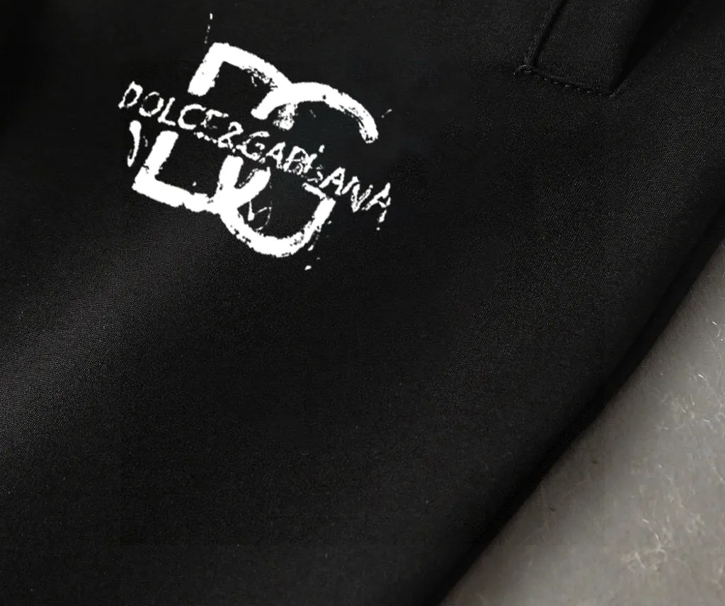 🅿️460 brand [BALENCIAGA] (velvet and thickened) 2025 autumn and winter new products, celebrities’ favorite fashion-flavored casual suits, clean and neat tailoring, full of urban style. Made of high-quality customized fabrics, the lining has excellent thermal insulation effect, feels soft and dry, and the upper body effect is crisp and stylish. The three-dimensional cutting process and the pattern are all of high standards, and the silhouette version has the right benefits! It is not tight at all, and you feel good when you put it on. So many top-quality raw materials create high-end products with unparalleled value. It is the first choice for high-end fashion people. (Size: M-4XL can wear up to 200 pounds)