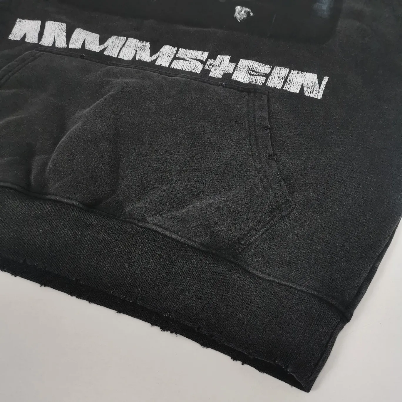 Spring and Autumn top tried and tested version Balenciaga SS21 German Rammstein band exclusive Balenciaga male and female couple star's same style pure cotton hoodie sweatshirt Custom woven and dyed 550 grams of vulcanized black fabric. The weight of the fabric after washing is up to 1kg / imported Tajima embroidery with clear letters / ready-to-wear fried sand technology makes the fabric slightly whitened and the whole body is broken. It is so trendy, contemporary, versatile and stylish! /Printing process: Kornit digital printing direct-injection white color is produced at the same time. There are few such machines and technologies in China! It will definitely not fall off. After being soaked in water at 70 degrees for 40 minutes, it did not fall off even after being rubbed with a hand! / The wash labels on the collar are all limited numbers [1-400 numbers] to ensure that each piece of clothing has a different number and is unique! / It takes a full month and a half from getting the sample to the finished product. You can imagine how difficult it is and our original intention. We never waver and must be authentic. Every piece of clothing is only shown to everyone after passing the inspection!  Quantity available, please take advantage of it! This is not just clothes, it is art and pursuit! In order to show the top tested version, the editor specially added a set of detailed supplementary pictures, all of which are original pictures without processing. OverSize version SIZE: XS-L P:530