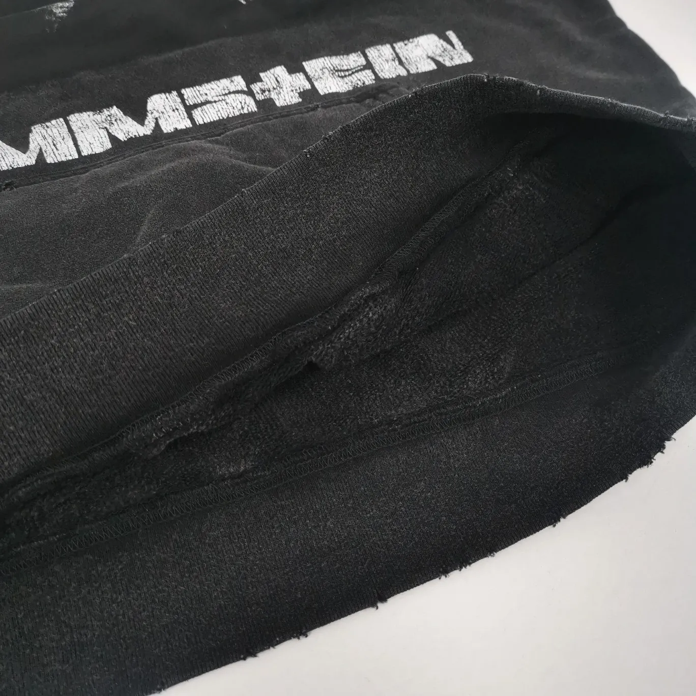Spring and Autumn top tried and tested version Balenciaga SS21 German Rammstein band exclusive Balenciaga male and female couple star's same style pure cotton hoodie sweatshirt Custom woven and dyed 550 grams of vulcanized black fabric. The weight of the fabric after washing is up to 1kg / imported Tajima embroidery with clear letters / ready-to-wear fried sand technology makes the fabric slightly whitened and the whole body is broken. It is so trendy, contemporary, versatile and stylish! /Printing process: Kornit digital printing direct-injection white color is produced at the same time. There are few such machines and technologies in China! It will definitely not fall off. After being soaked in water at 70 degrees for 40 minutes, it did not fall off even after being rubbed with a hand! / The wash labels on the collar are all limited numbers [1-400 numbers] to ensure that each piece of clothing has a different number and is unique! / It takes a full month and a half from getting the sample to the finished product. You can imagine how difficult it is and our original intention. We never waver and must be authentic. Every piece of clothing is only shown to everyone after passing the inspection!  Quantity available, please take advantage of it! This is not just clothes, it is art and pursuit! In order to show the top tested version, the editor specially added a set of detailed supplementary pictures, all of which are original pictures without processing. OverSize version SIZE: XS-L P:530