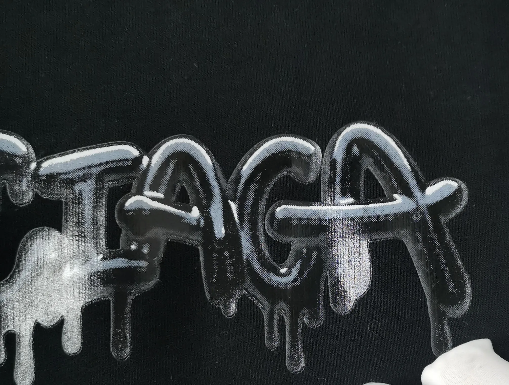 Additional details - the top tested version of BALENCIAGA, pink jelly glue dissolved pure cotton, loose and breathable, trendy brand, same style short sleeves for male and female couples. The design elements are still as simple as ever. The letters on the chest are integrated with the design of melted jelly, giving an immediate sense of high-end. 100% looped terry cotton fabric, pre-shrunk and washed, multi-dimensional handle. The printing is dot printing, cross-engraved lettering mold, inkjet-style heat transfer. The gel letters are first made and then fixed on the fabric through high-temperature pressing. The elements are simple and versatile. They look great in any combination. Color: black, white, light gray. Size: XS-L P:450