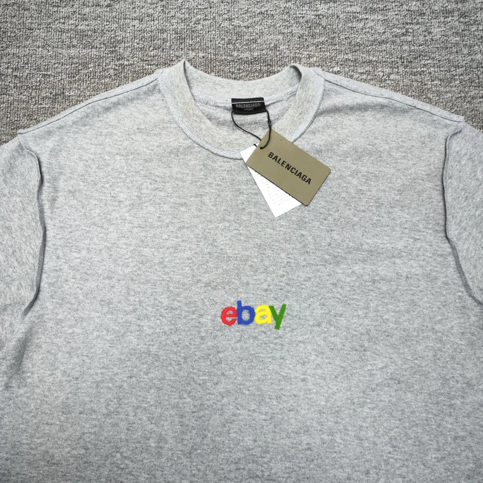 Top tested version BALENCIAGA/Balenciaga 2024 SS latest ebay co-signed embroidered short-sleeved T-shirt ✅No.1 quality in this market Real ceiling quality ✅All original development attention to detail pictures to avoid stolen pictures merchants mix ✅Correct 260g custom-woven and dyed double yarn fabric Soft, breathable and comfortable ✅Imported Tajima embroidery machine 150,000 needle embroidery, full effect, three-dimensional and clear ✅Attention! The letter embroidery on the chest is hand-made and worn. The back of the garment is sewn with the car logo on the back collar. The original version is the same. The details are full and fixed-dyed threads. No color difference. No deformation. Overweight craftsmanship. Different market currencies. Here I will explain why mine is a little more expensive than others. 1. It seems to be a simple printing or embroidery. In fact, it is not simple at all. 10000% imported machine restoration. Not just lip service. Welcome to compare with peers. 2. Each model is produced by the company. The detailed workmanship and fabrics are consistent with the original product. Guaranteed no color difference from the counter. Reproduction is not scary. Whoever fakes it will be embarrassed. It’s not shameful to make a replica, it’s shameful if you can’t buy the correct version if you make a replica. 3. Note that the threaded collars are all original collars of certain countries and regions, with high wrapping. The width of the neckline and cabinets are accurate to the millimeter. Thick necklines are not easy to deform. The collars of high-end products are all restored cabinets. They are different from the big collars in the world. Ordinary garbage short-sleeves are printed with a print. The clavicle of the upper body is exposed. Please be patient. Customers who have bought genuine products or have seen genuine products will come back to place orders again. This is quality. This is quality. 4. Different styles of washed wheat main wheat, including imported wheat, have different colors and codes. Really restore the counter. As we all know, Balenciaga has different English or different colors on the collar labels of each quarter. This distinguishes the fast food products with the same common main wheat washed wheat. 5. Pay attention to the workmanship. The stitching at the neckline has no folds, smooth and natural without overlapping lines, and truly restores this. This is something that many people cannot do. 6. The fabric is made of 260g Paris-specific double yarn. No one can make better fabrics than my family. There's really no way to compare it with the ordinary version on the market. Respect it. It's genuine and costs thousands of dollars. Don't buy street stalls. Quality 7. The workmanship is fully restored. The packaging is fully restored. The cost is huge. 8. I guarantee here that this is the highest quality you can find. Size: XS-S-M-L P:260