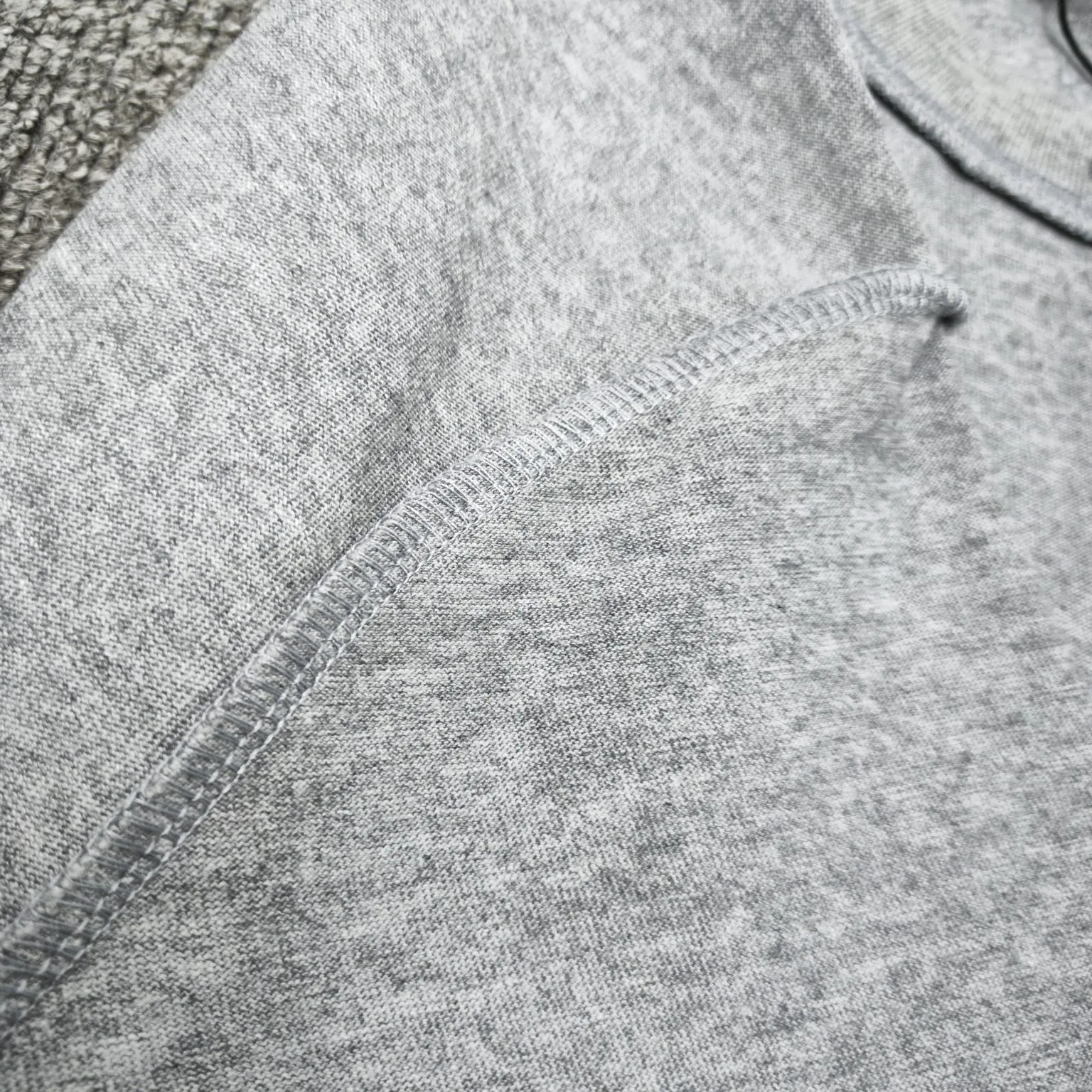 Top tested version BALENCIAGA/Balenciaga 2024 SS latest ebay co-signed embroidered short-sleeved T-shirt ✅No.1 quality in this market Real ceiling quality ✅All original development attention to detail pictures to avoid stolen pictures merchants mix ✅Correct 260g custom-woven and dyed double yarn fabric Soft, breathable and comfortable ✅Imported Tajima embroidery machine 150,000 needle embroidery, full effect, three-dimensional and clear ✅Attention! The letter embroidery on the chest is hand-made and worn. The back of the garment is sewn with the car logo on the back collar. The original version is the same. The details are full and fixed-dyed threads. No color difference. No deformation. Overweight craftsmanship. Different market currencies. Here I will explain why mine is a little more expensive than others. 1. It seems to be a simple printing or embroidery. In fact, it is not simple at all. 10000% imported machine restoration. Not just lip service. Welcome to compare with peers. 2. Each model is produced by the company. The detailed workmanship and fabrics are consistent with the original product. Guaranteed no color difference from the counter. Reproduction is not scary. Whoever fakes it will be embarrassed. It’s not shameful to make a replica, it’s shameful if you can’t buy the correct version if you make a replica. 3. Note that the threaded collars are all original collars of certain countries and regions, with high wrapping. The width of the neckline and cabinets are accurate to the millimeter. Thick necklines are not easy to deform. The collars of high-end products are all restored cabinets. They are different from the big collars in the world. Ordinary garbage short-sleeves are printed with a print. The clavicle of the upper body is exposed. Please be patient. Customers who have bought genuine products or have seen genuine products will come back to place orders again. This is quality. This is quality. 4. Different styles of washed wheat main wheat, including imported wheat, have different colors and codes. Really restore the counter. As we all know, Balenciaga has different English or different colors on the collar labels of each quarter. This distinguishes the fast food products with the same common main wheat washed wheat. 5. Pay attention to the workmanship. The stitching at the neckline has no folds, smooth and natural without overlapping lines, and truly restores this. This is something that many people cannot do. 6. The fabric is made of 260g Paris-specific double yarn. No one can make better fabrics than my family. There's really no way to compare it with the ordinary version on the market. Respect it. It's genuine and costs thousands of dollars. Don't buy street stalls. Quality 7. The workmanship is fully restored. The packaging is fully restored. The cost is huge. 8. I guarantee here that this is the highest quality you can find. Size: XS-S-M-L P:260