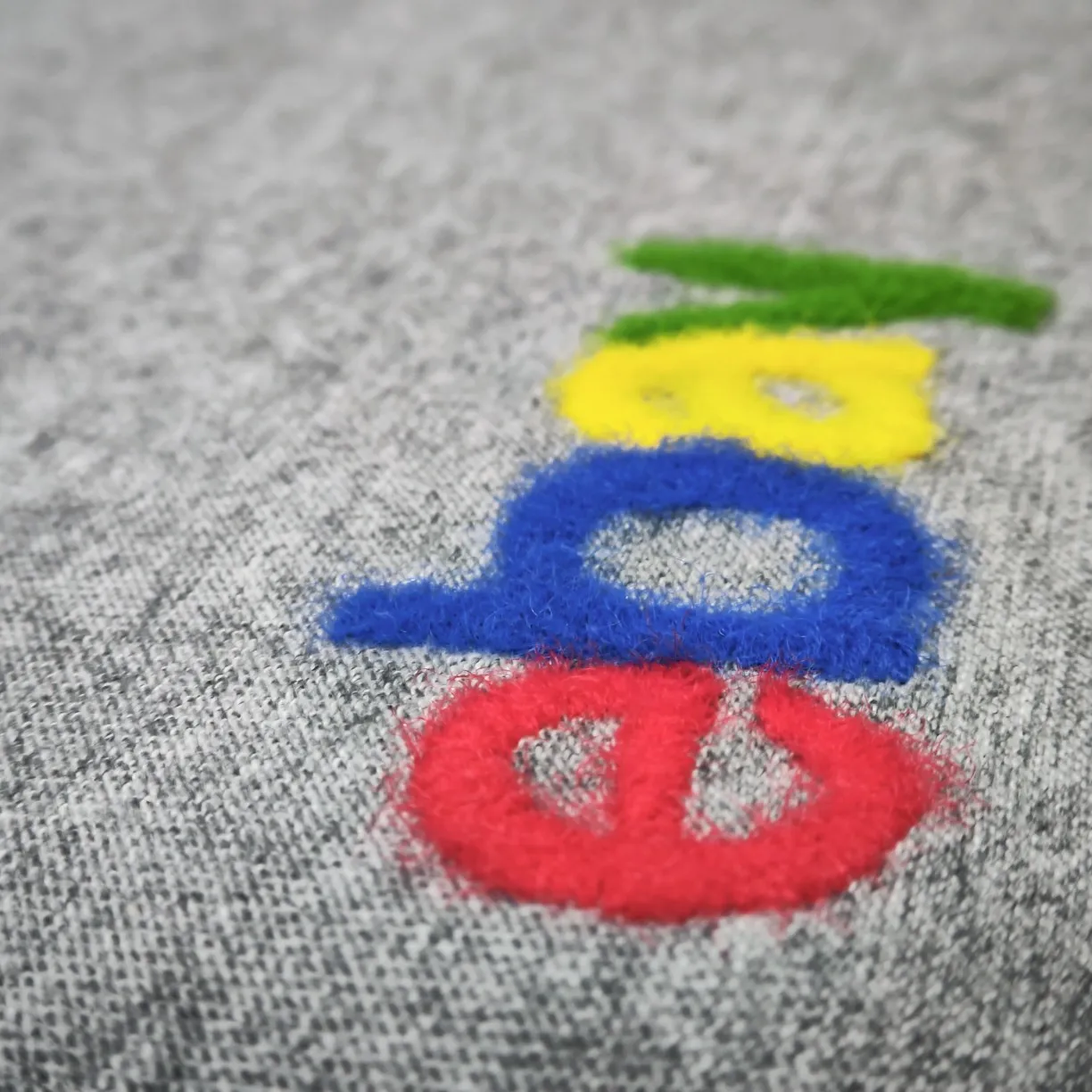 Top tested version BALENCIAGA/Balenciaga 2024 SS latest ebay co-signed embroidered short-sleeved T-shirt ✅No.1 quality in this market Real ceiling quality ✅All original development attention to detail pictures to avoid stolen pictures merchants mix ✅Correct 260g custom-woven and dyed double yarn fabric Soft, breathable and comfortable ✅Imported Tajima embroidery machine 150,000 needle embroidery, full effect, three-dimensional and clear ✅Attention! The letter embroidery on the chest is hand-made and worn. The back of the garment is sewn with the car logo on the back collar. The original version is the same. The details are full and fixed-dyed threads. No color difference. No deformation. Overweight craftsmanship. Different market currencies. Here I will explain why mine is a little more expensive than others. 1. It seems to be a simple printing or embroidery. In fact, it is not simple at all. 10000% imported machine restoration. Not just lip service. Welcome to compare with peers. 2. Each model is produced by the company. The detailed workmanship and fabrics are consistent with the original product. Guaranteed no color difference from the counter. Reproduction is not scary. Whoever fakes it will be embarrassed. It’s not shameful to make a replica, it’s shameful if you can’t buy the correct version if you make a replica. 3. Note that the threaded collars are all original collars of certain countries and regions, with high wrapping. The width of the neckline and cabinets are accurate to the millimeter. Thick necklines are not easy to deform. The collars of high-end products are all restored cabinets. They are different from the big collars in the world. Ordinary garbage short-sleeves are printed with a print. The clavicle of the upper body is exposed. Please be patient. Customers who have bought genuine products or have seen genuine products will come back to place orders again. This is quality. This is quality. 4. Different styles of washed wheat main wheat, including imported wheat, have different colors and codes. Really restore the counter. As we all know, Balenciaga has different English or different colors on the collar labels of each quarter. This distinguishes the fast food products with the same common main wheat washed wheat. 5. Pay attention to the workmanship. The stitching at the neckline has no folds, smooth and natural without overlapping lines, and truly restores this. This is something that many people cannot do. 6. The fabric is made of 260g Paris-specific double yarn. No one can make better fabrics than my family. There's really no way to compare it with the ordinary version on the market. Respect it. It's genuine and costs thousands of dollars. Don't buy street stalls. Quality 7. The workmanship is fully restored. The packaging is fully restored. The cost is huge. 8. I guarantee here that this is the highest quality you can find. Size: XS-S-M-L P:260