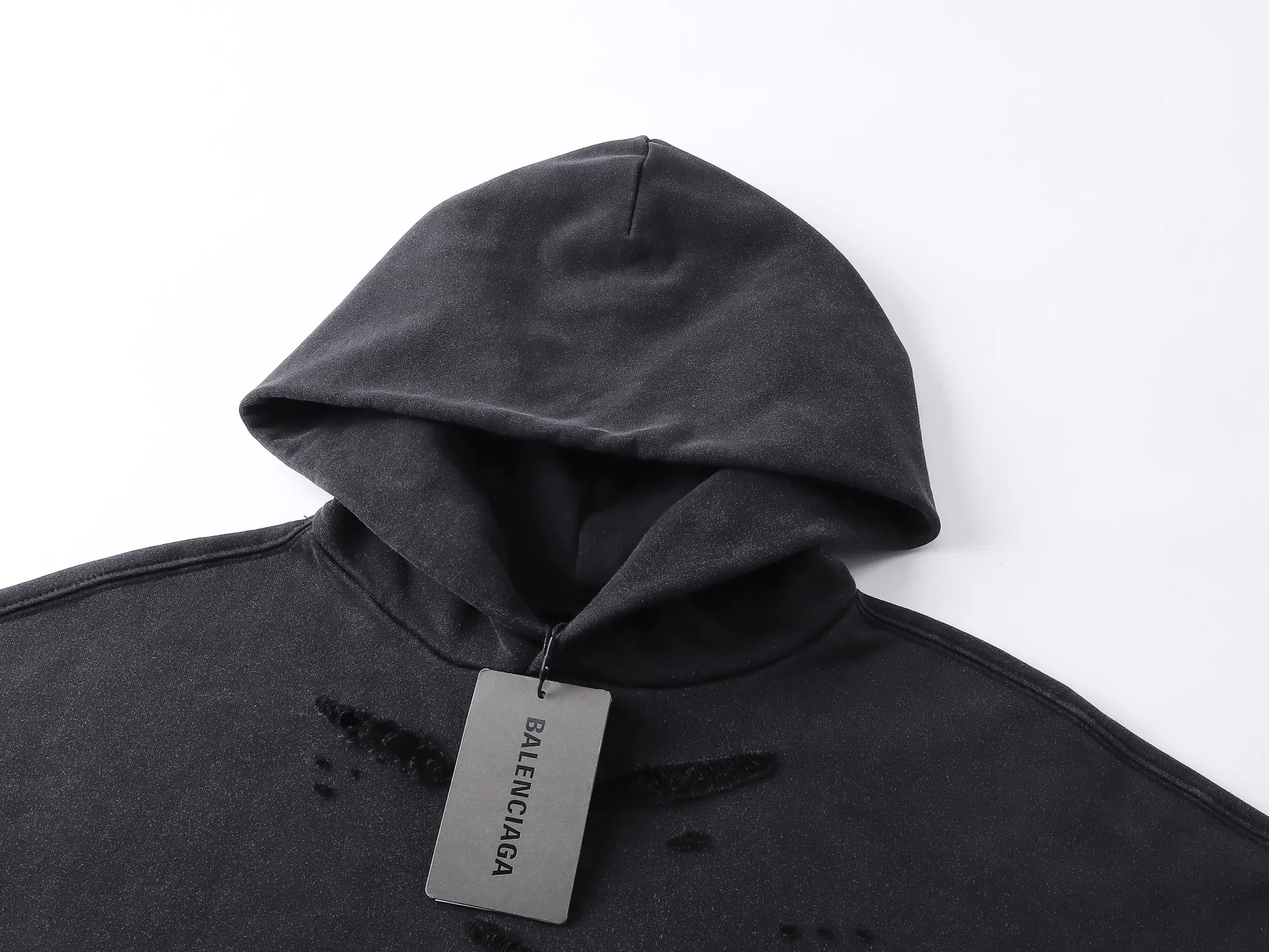🅿️372 Actual pictures [Top version. Official website quality] BALENCI*GA/Paris BALENCI*GA#25 new model, 3M classic LOGO printed on the chest, washed and worn hooded sweatshirt. Brick cabinet sync. Wash water super heavy process. Welcome to compare. The fabric is made of Paris ZP custom-woven and dyed cotton terry sweatshirt. The weight is 460 grams. The cloth surface is clean. The cloth pattern is clear. It is soft and comfortable. It has good color fastness and is not easy to change color. The threads are woven and dyed with no color difference. The printing uses imported environmentally friendly materials and the letters are three-dimensional. Comparisons welcome. Restore brick cabinet. The version adopts OS loose shoulder style. Same style for men and women. Code: BL258961 Color: Washed black, washed blue Size: XS S M L