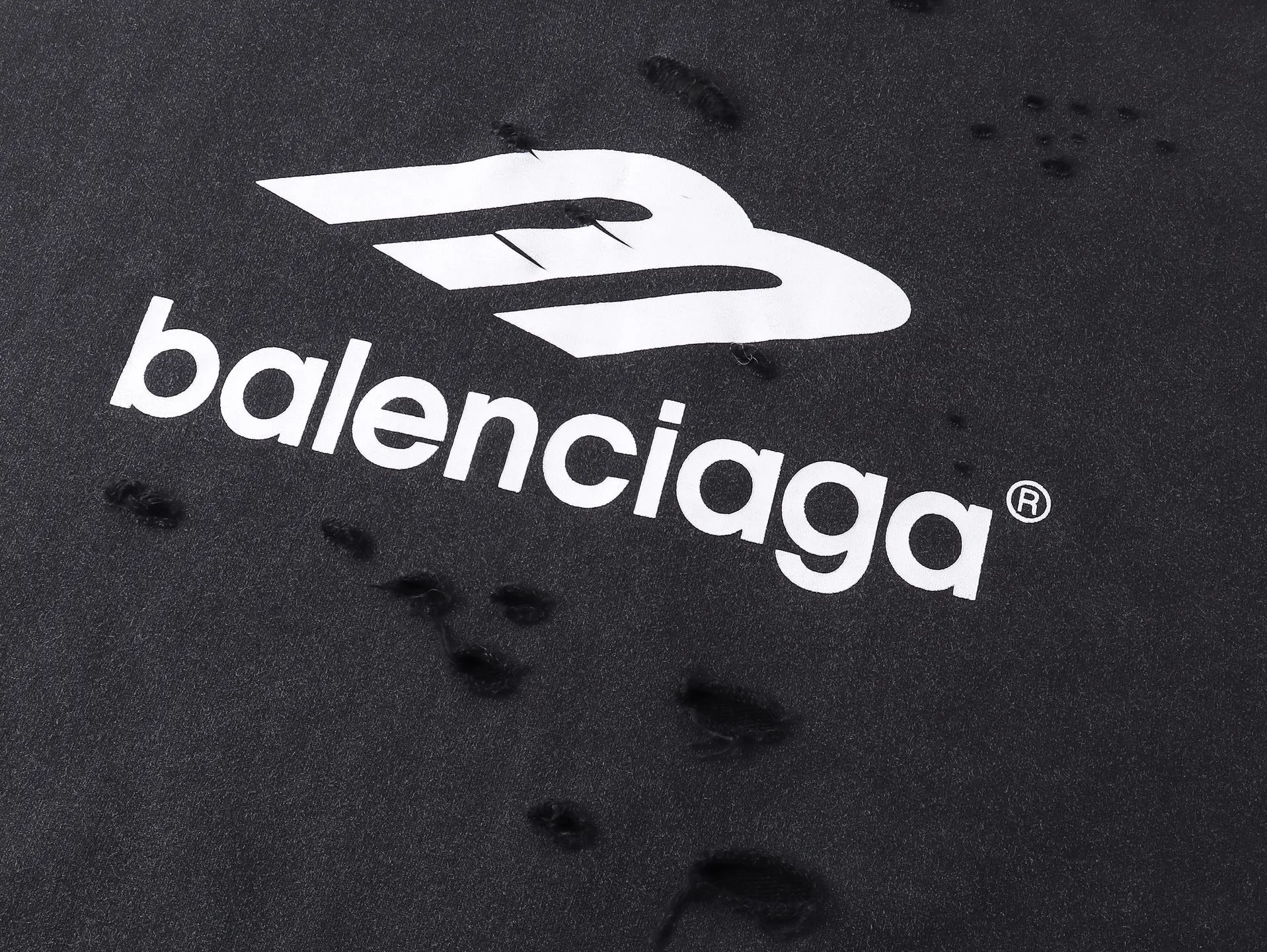 🅿️372 Actual pictures [Top version. Official website quality] BALENCI*GA/Paris BALENCI*GA#25 new model, 3M classic LOGO printed on the chest, washed and worn hooded sweatshirt. Brick cabinet sync. Wash water super heavy process. Welcome to compare. The fabric is made of Paris ZP custom-woven and dyed cotton terry sweatshirt. The weight is 460 grams. The cloth surface is clean. The cloth pattern is clear. It is soft and comfortable. It has good color fastness and is not easy to change color. The threads are woven and dyed with no color difference. The printing uses imported environmentally friendly materials and the letters are three-dimensional. Comparisons welcome. Restore brick cabinet. The version adopts OS loose shoulder style. Same style for men and women. Code: BL258961 Color: Washed black, washed blue Size: XS S M L