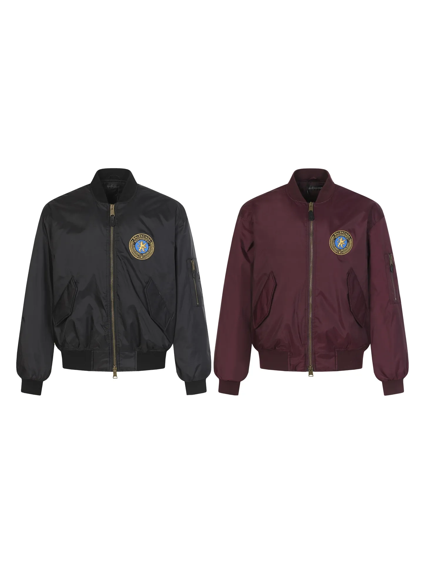 🅿️650 [Original quality] Balenciaga/Balenciaga patched bomber jacket. Customized dense-pore cold-pressed fiber nylon fabric and velvet cloud cotton sheet inside. Full texture. Thick and solid. Every inch contains heavy warmth. The warm light of burgundy purple is the main tone. It is flamboyant and restrained. The slightly dropped shoulder silhouette is flattering. The gold lion emblem patch is embellished on the chest, continuing the identity identification function of the badge. A silent statement when worn on the body. The lining and padding design highlights the wrapping effect and subtly combines the warmth of cotton clothing with the aesthetics of life. Leading the trend in the name of design. Process 1: Using imported machine embroidery technology. Using advanced computer control systems and precision mechanical components. Paris lion emblem patch embroidery operation with high precision and smooth and delicate lines. Process 2: Purely manual disassembly process after water. After completing the initial combination of the lining fabric and the cotton piece, the craftsman will make further adjustments and disassembly in the water. The lining fabric and the cotton piece can achieve a perfect combination, making the lining fabric and the cotton piece more closely combined, beautiful and neat. Process 3: Template machine bag opening. The preset template guides the position, shape and size of the bag opening. The accuracy ensures the quality of the bag opening effect. Accessories: Customized 1:1 Paris bronze alloy zipper. Customized 1:1 Paris leather pull tab. Customized 1:1 Paris nipple nails. Customized 1:1 Paris trademark. Version: Loose version. Size: XS/S/M