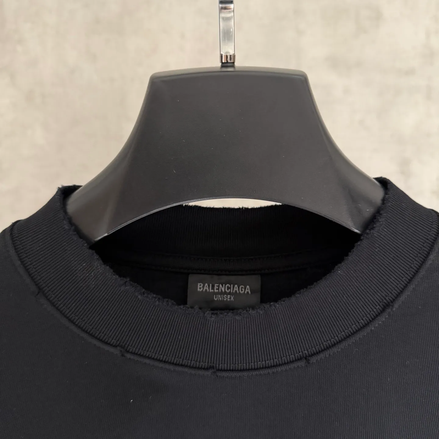 🅿️350 [Strict quality control] Balenciaga 25ss three-dimensional foam printed short-sleeved T-shirt. The fabric is made of 420g pure cotton fabric with Salona thread. The pattern uses three-dimensional foam printing technology to perfectly present the original version. Ready-to-wear printing after washing. Full body positioning and frayed detail processing. Customized hardware. Thread. Accessories. Matching. Same style for men and women. Black, white and gray 3 colors. Code number: M-2xl.