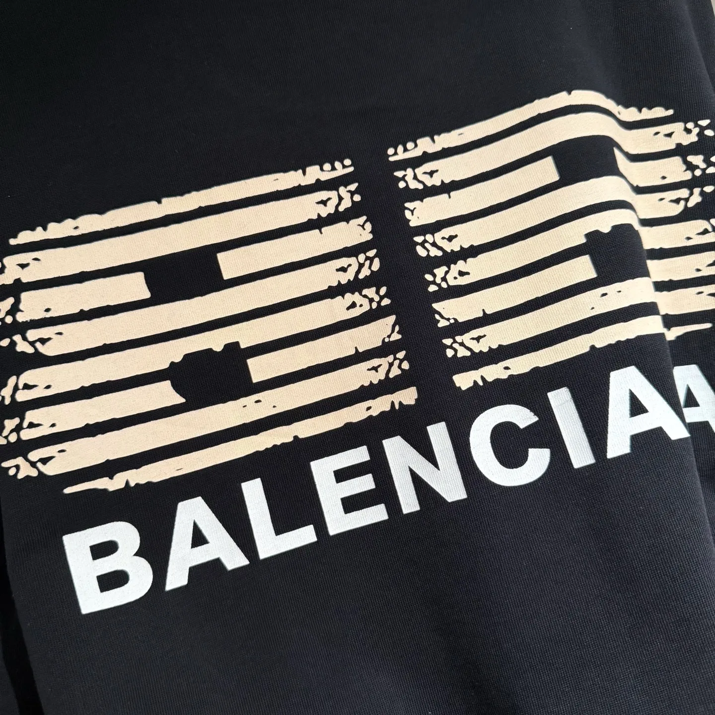 🅿️350 [Strict quality control] Balenciaga 25ss three-dimensional foam printed short-sleeved T-shirt. The fabric is made of 420g pure cotton fabric with Salona thread. The pattern uses three-dimensional foam printing technology to perfectly present the original version. Ready-to-wear printing after washing. Full body positioning and frayed detail processing. Customized hardware. Thread. Accessories. Matching. Same style for men and women. Black, white and gray 3 colors. Code number: M-2xl.