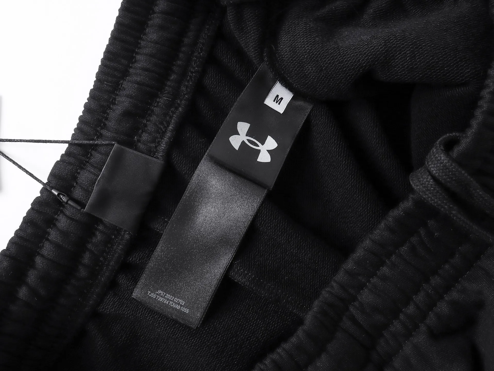 🅿️210 real photos [Top version. Official website quality] BALENCI*GA/Paris. 2025 new model. New embroidered shorts co-branded by Under Armor in Paris. Synchronized with brick cabinets. Developed as genuine products at the first time, please print and compare! The fabric is made of Paris ZP custom-woven and dyed 100% cotton terry sweatshirt. The weight is 460 grams. The cloth surface is clean. The cloth pattern is clear and the hand feels soft and comfortable. The embroidery uses an imported Tajima embroidery machine. The letters are clear and the effect is three-dimensional. The version adopts a loose version. Same style for men and women. Code: BL257003 Color: black, white Size: XS S M L