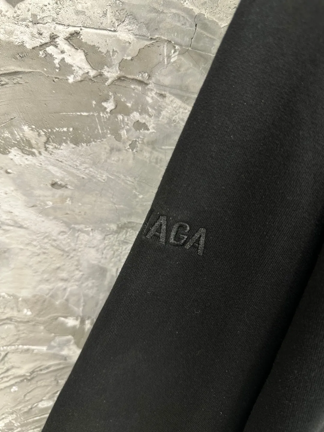 🅿️370 BALENCI*GA Paris Kardashian portrait art style hooded long-sleeved sweatshirt. The front pattern is printed by computer direct printing. The ready-to-wear is washed and worn. Customized matching hardware. The letters are clear. The effect is three-dimensional. Exclusively pattern-woven and dyed 460g fabric. Threads are dyed in the same vat with zero color difference. Brick cabinet synchronization. Welcome to compare. Same style for men and women -Color: Black -SIZE: Xs S M L Style No. 8971#